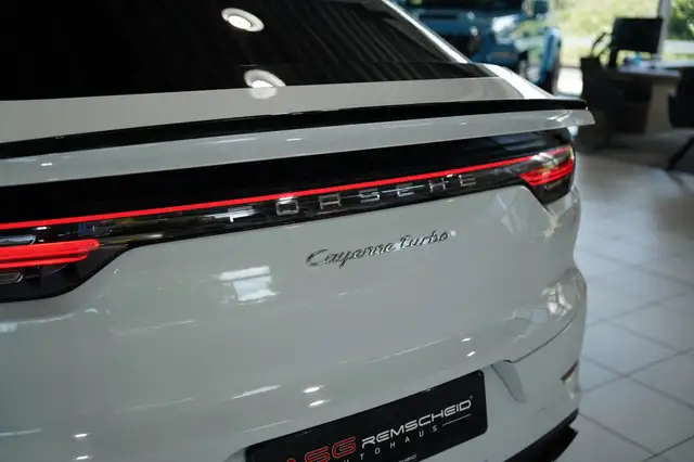 Porsche Cayenne view 9