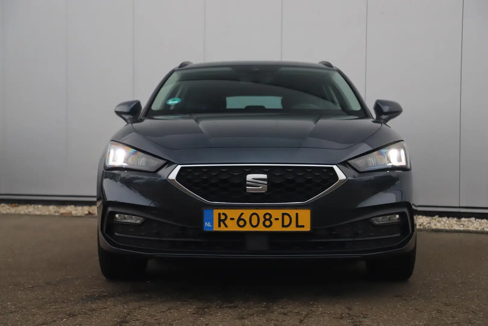 SEAT Leon Sportstourer 1.0 TSI Style Business Intense 110PK Gris - 2