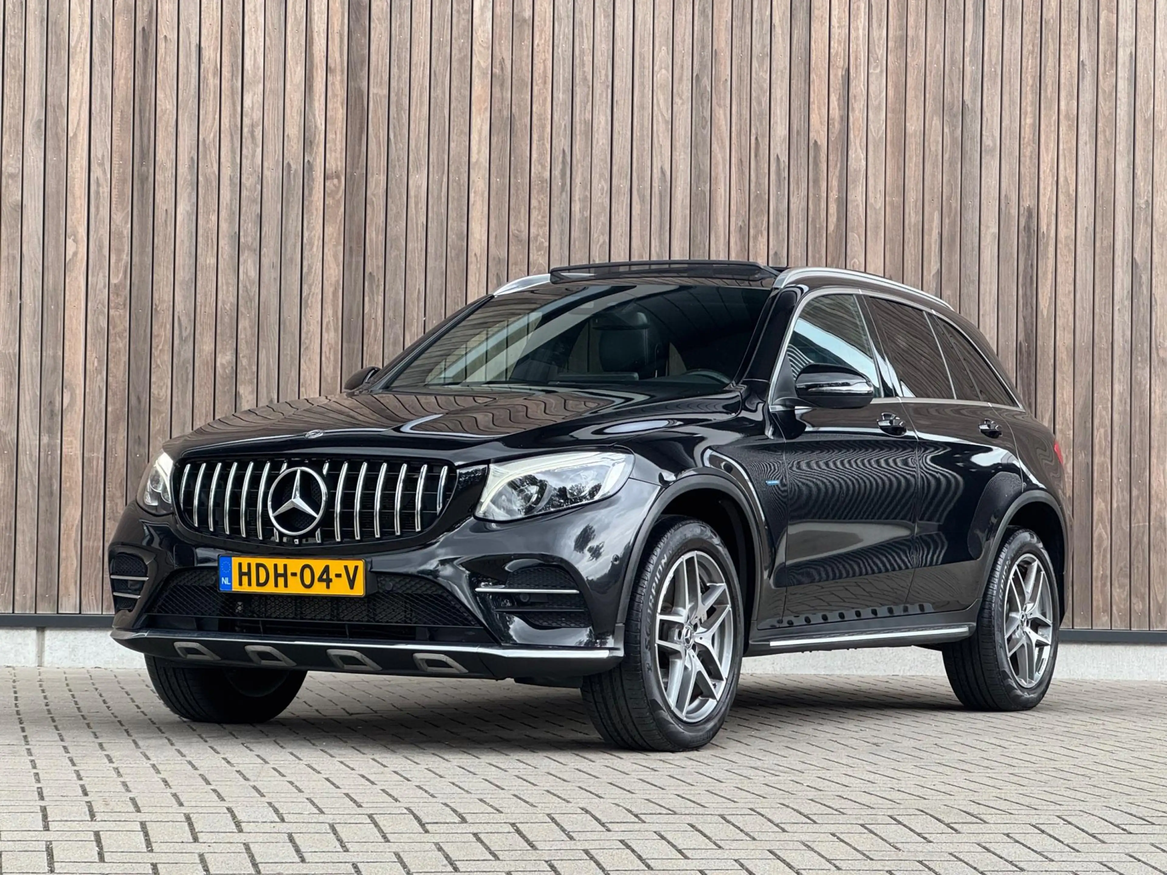 Mercedes-Benz GLC 350 350e 4MATIC AMG-Line|Pano|Sidesteps — photo 2