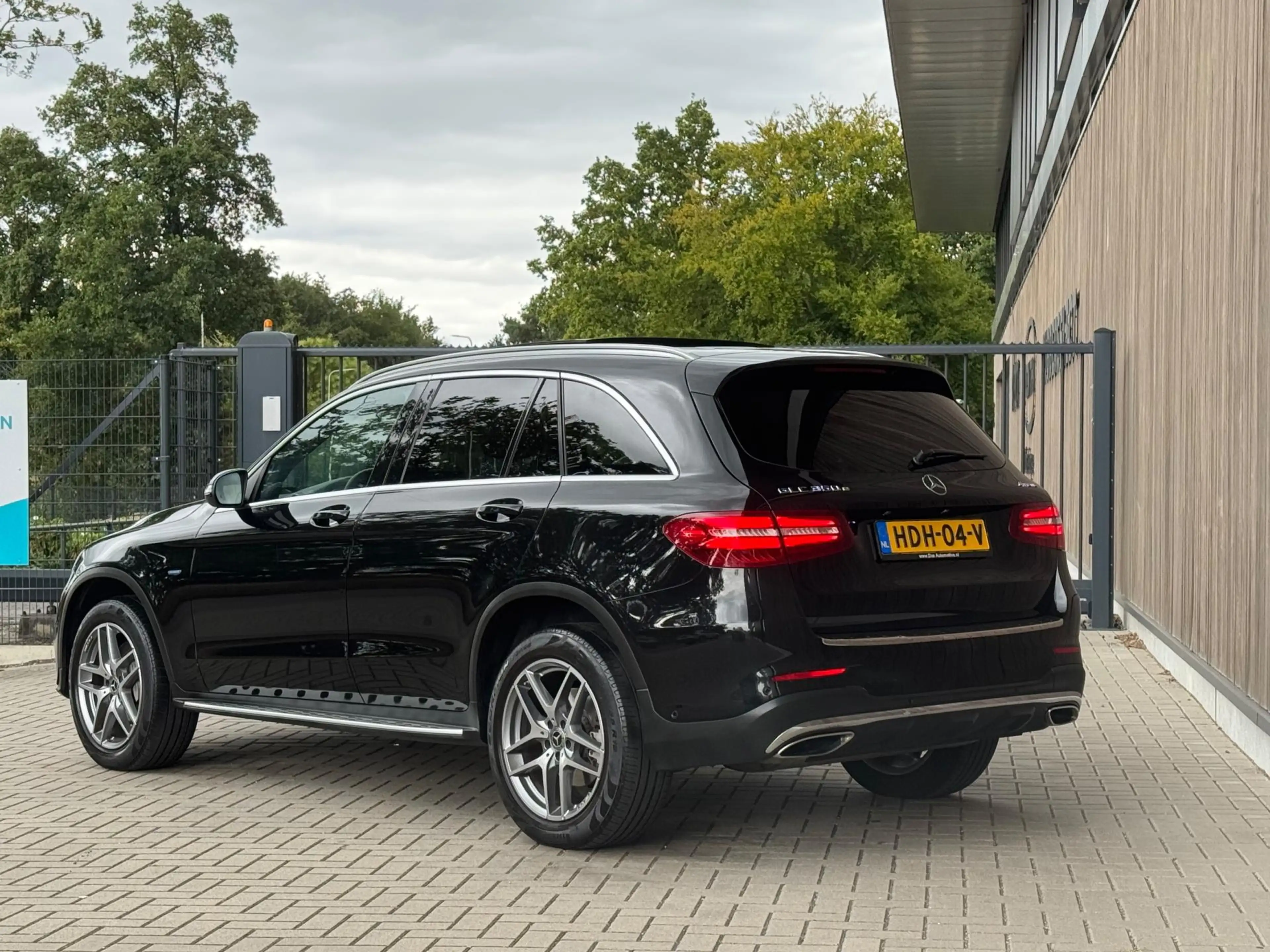 Mercedes-Benz GLC 350 350e 4MATIC AMG-Line|Pano|Sidesteps — photo 8