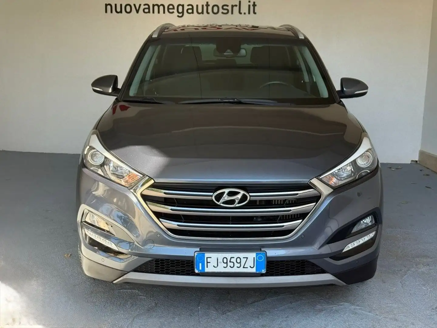Hyundai TUCSON 1.7 CRDi XPossible Gris - 2