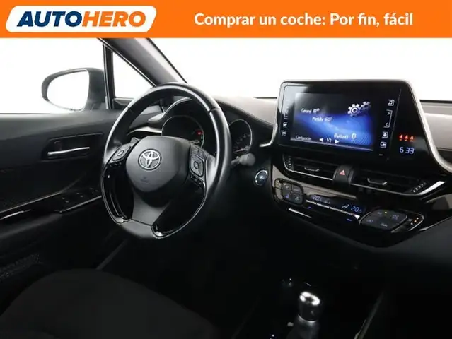 Toyota C-HR view 14