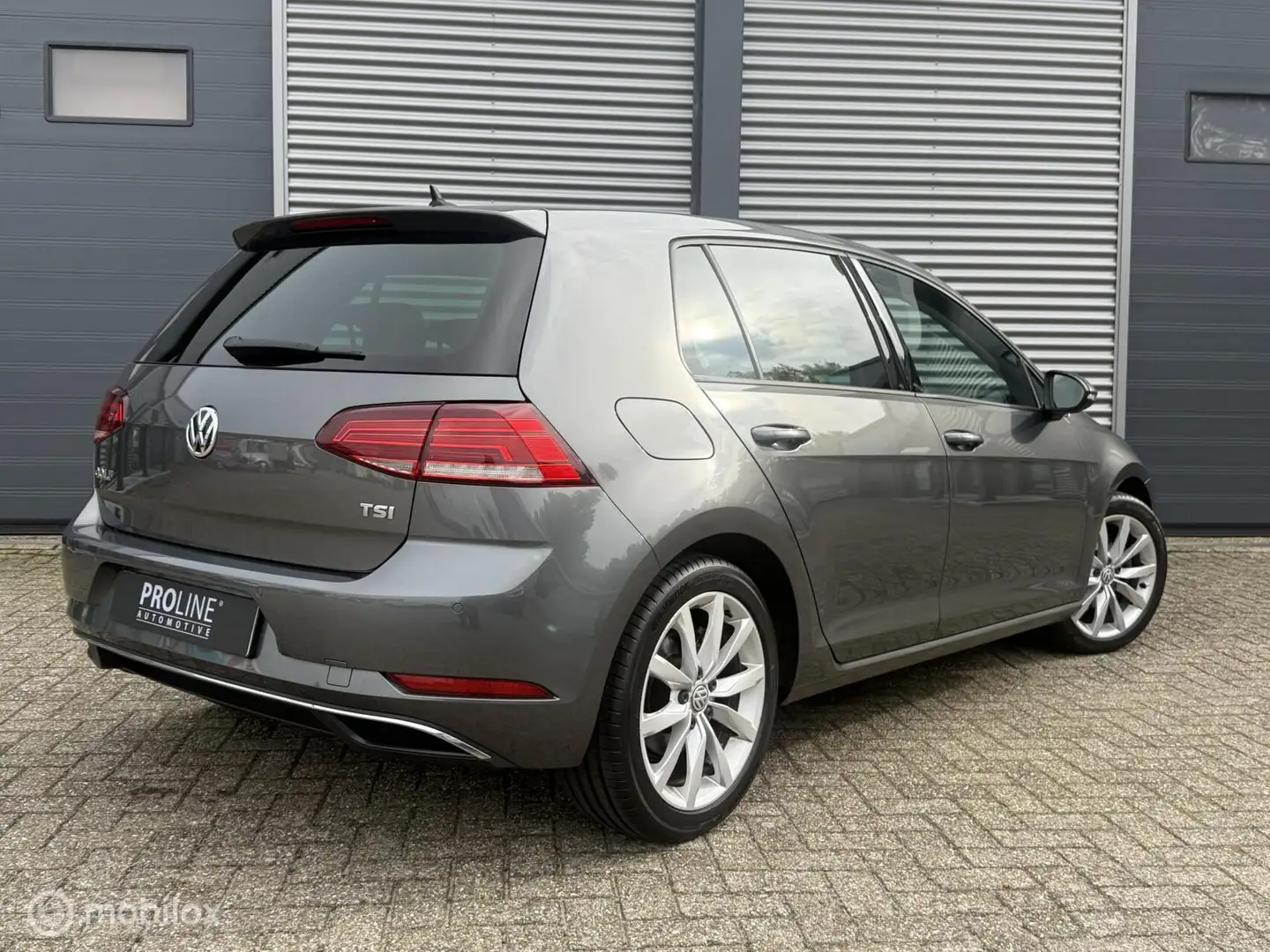Volkswagen Golf 1.0 TSI Highline Gris - 2