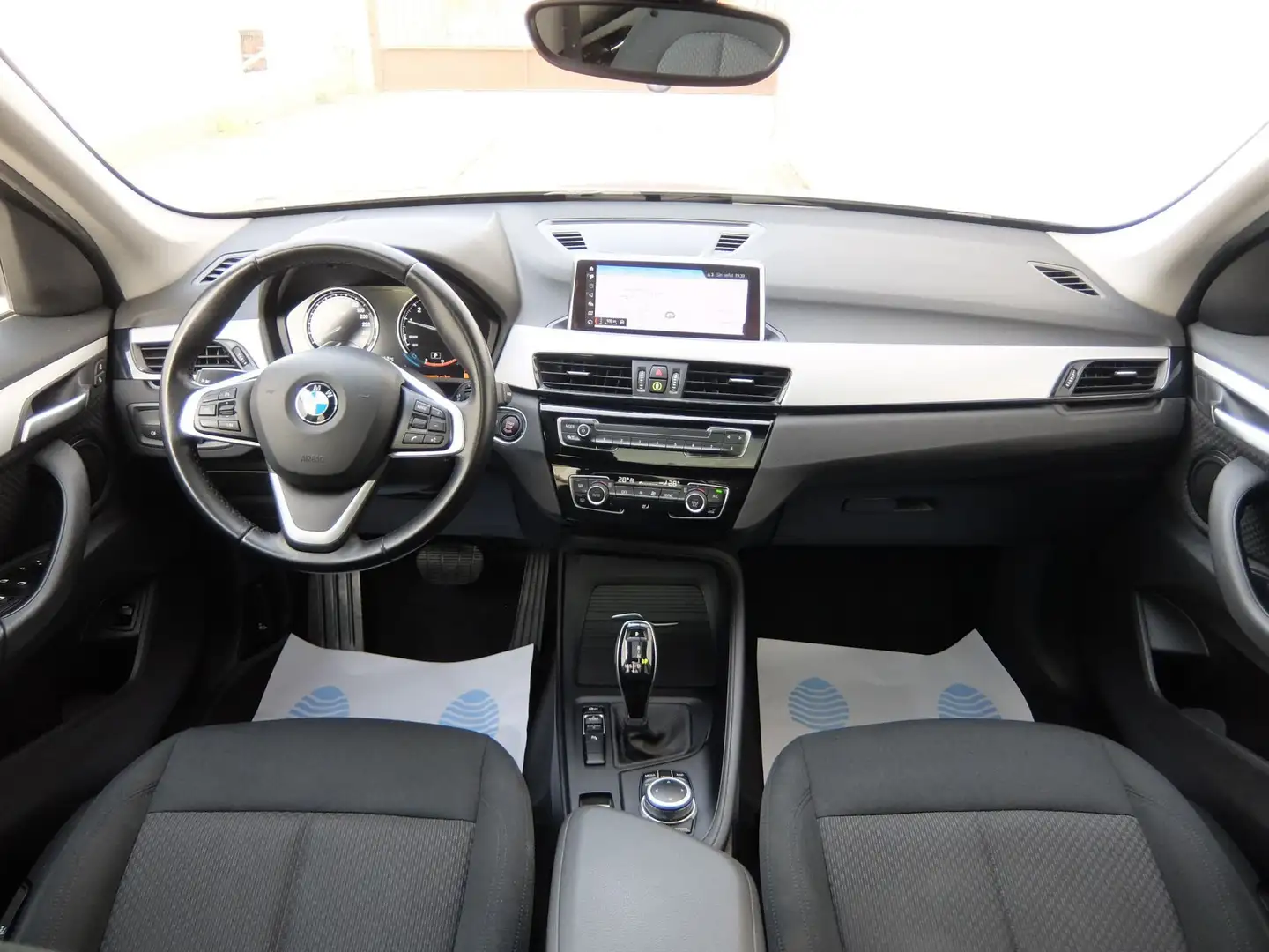 BMW X1 sDrive 18iA Gris - 2