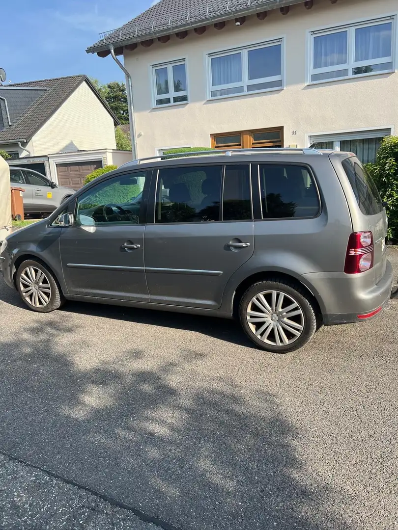 Volkswagen Touran Highline Grau - 2