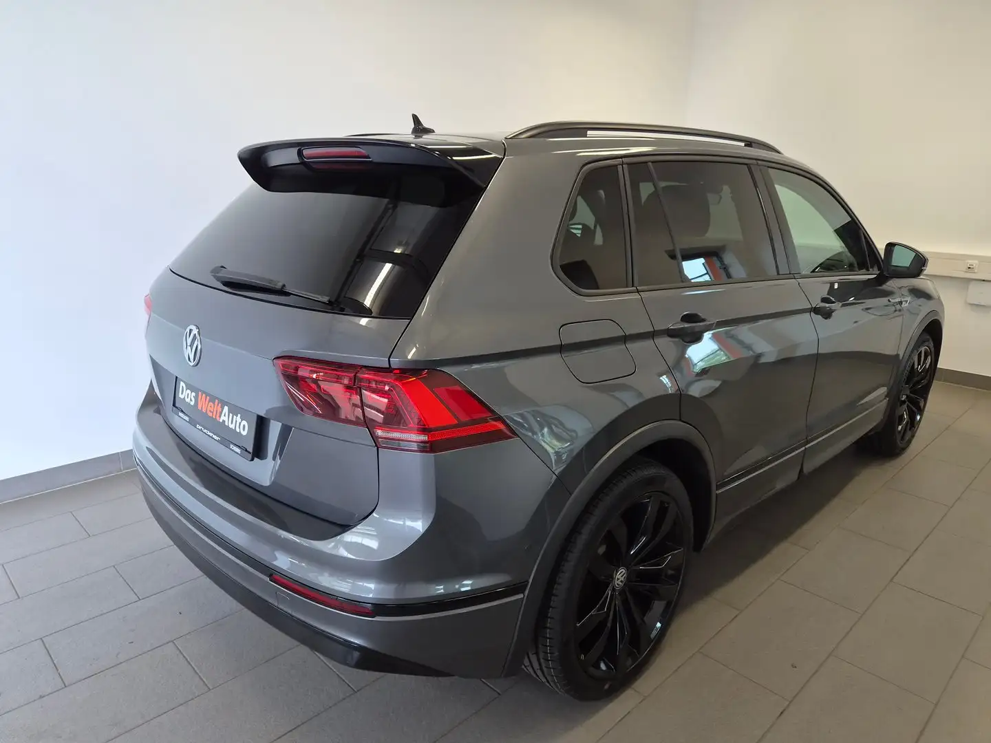 Volkswagen Tiguan Sky TSI ACT OPF DSG Grau - 2
