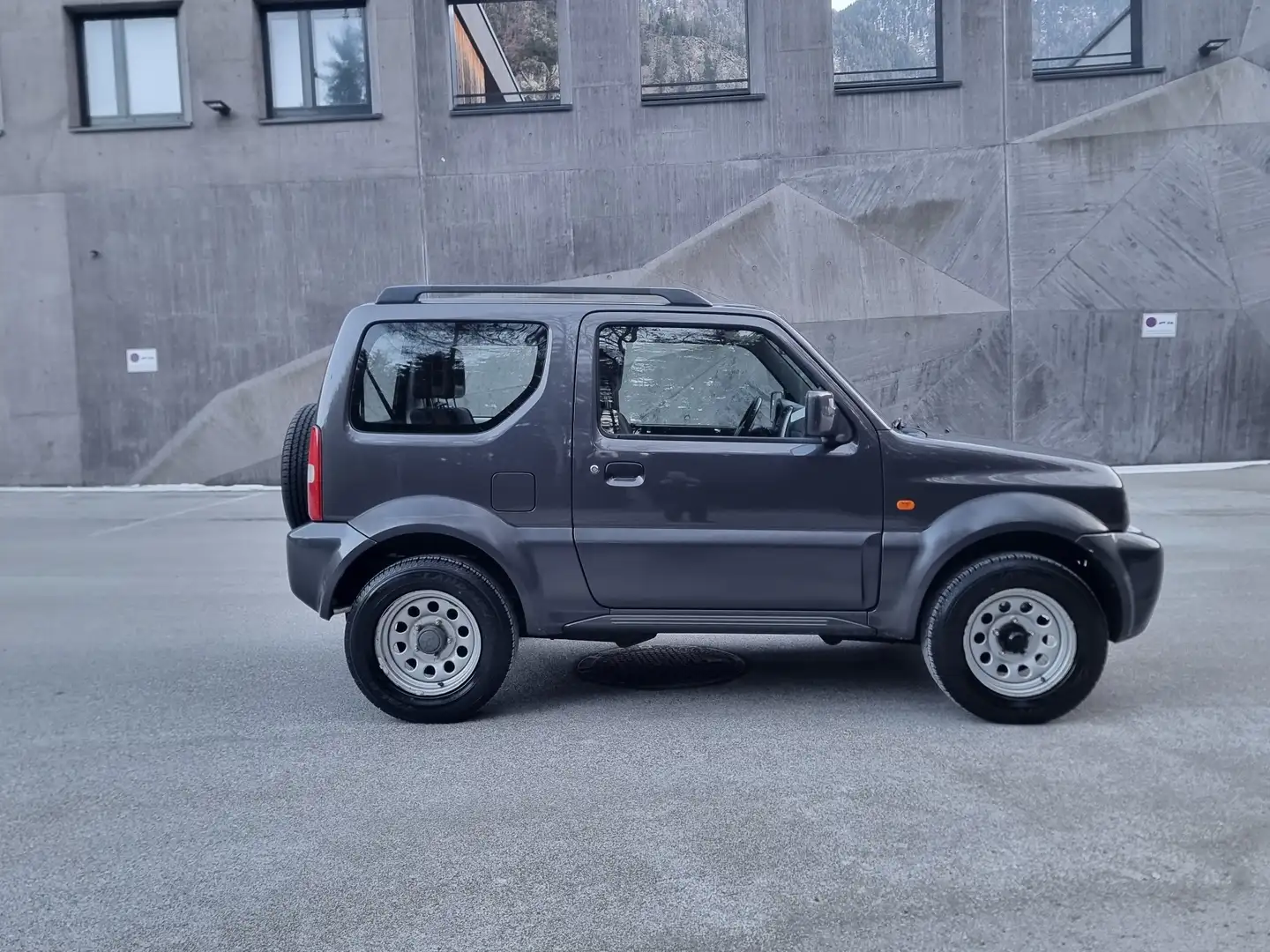 Suzuki Jimny 1,3 Spezial**2.HAND**PICKERL NEU** Grau - 2