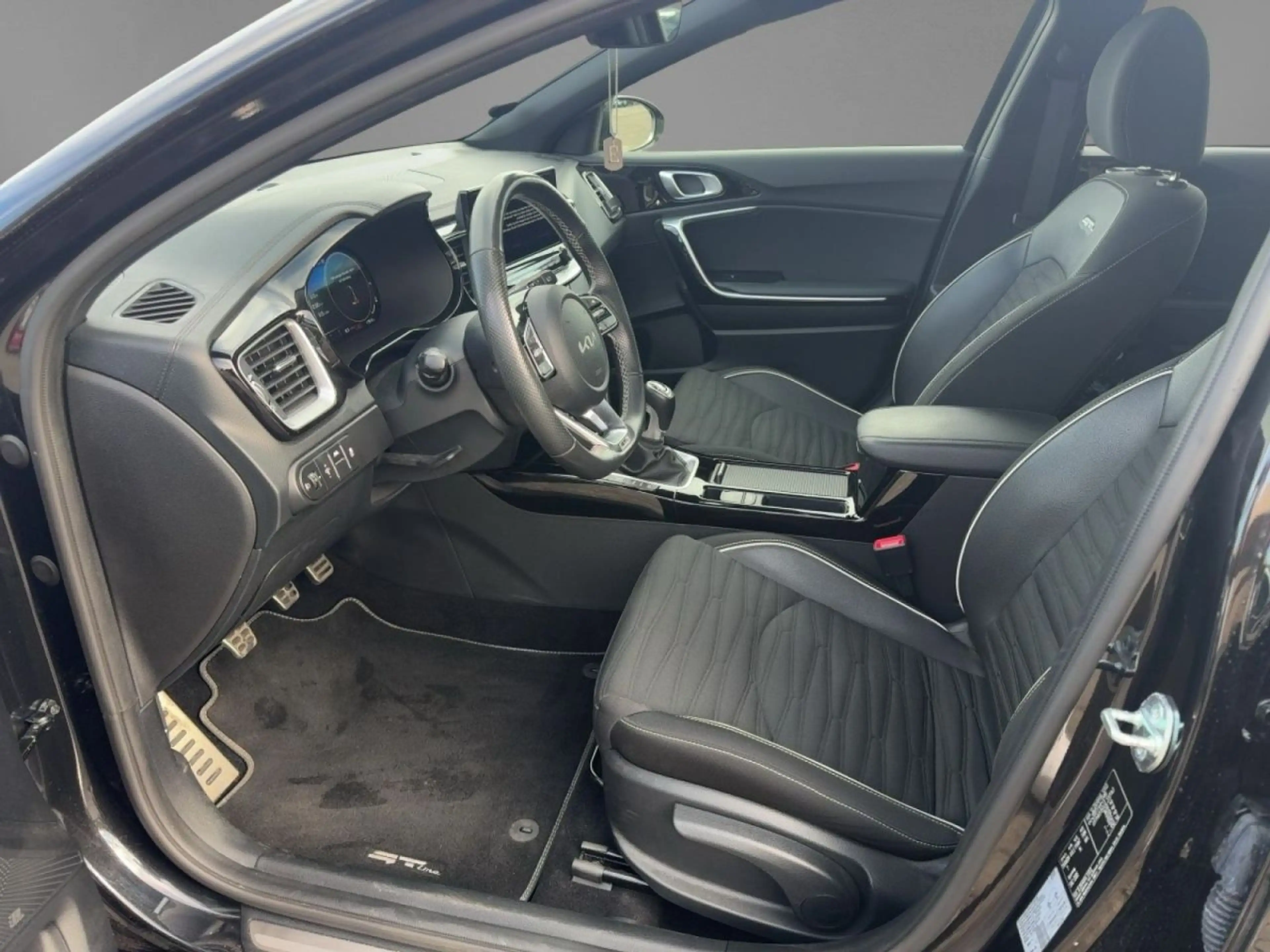 Kia Ceed / cee'd 1.5 T-GDI GT-Line — photo 9