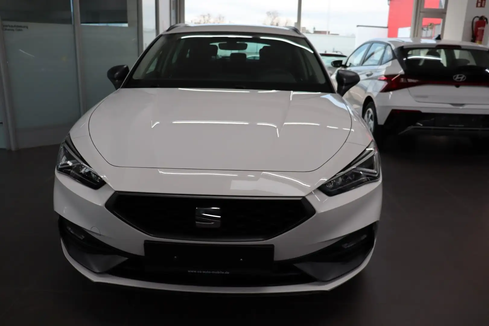 SEAT Leon ST 1.4 TSI DSG e-Hybrid FR LED Virt. AHK Weiß - 2