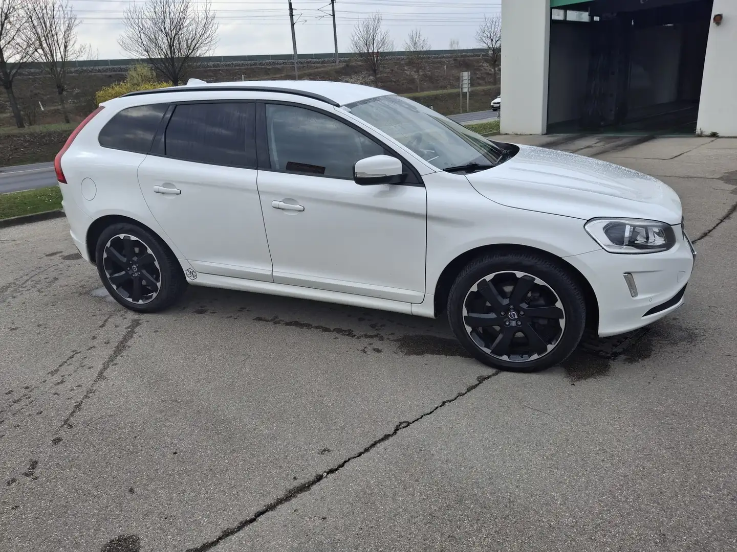 Volvo XC60 XC60 D3 Kinetic Geartronic Kinetic Weiß - 1