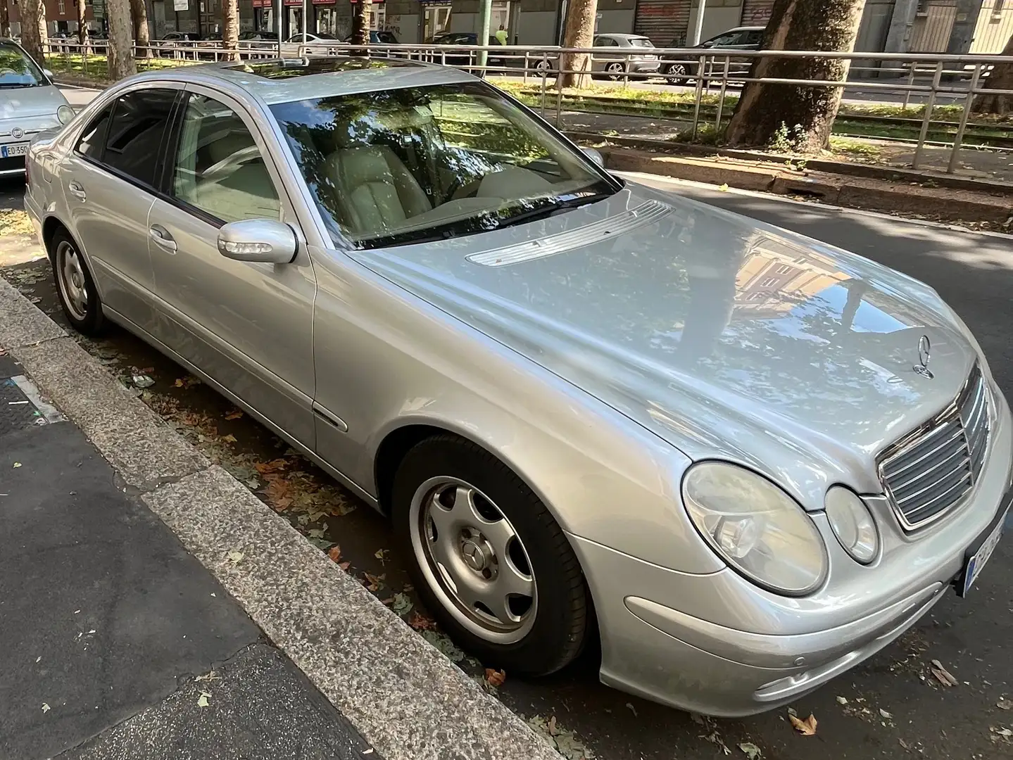 Mercedes-Benz E 240 E 240 V6 Avantgarde 4matic Gris - 1