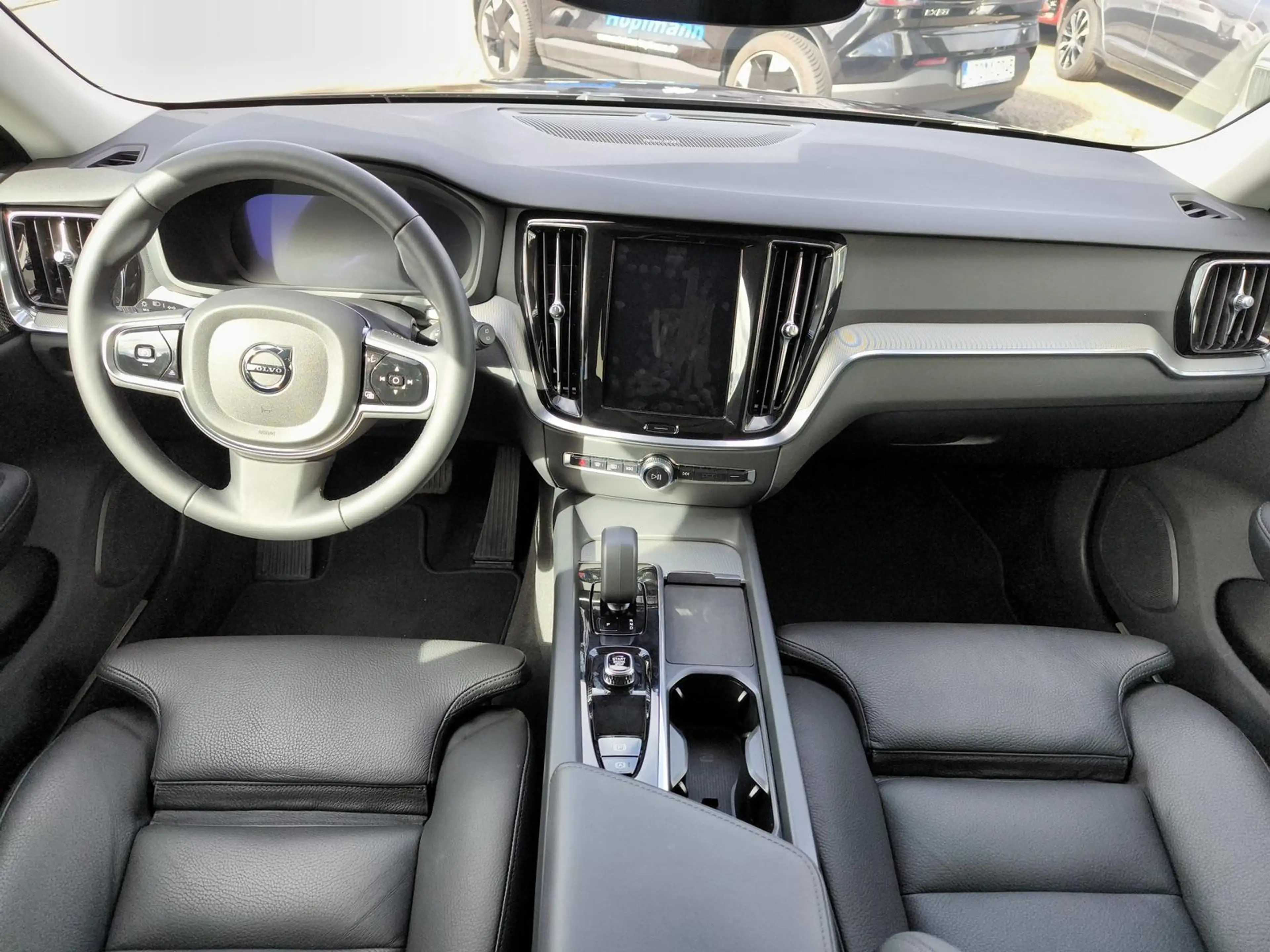 Volvo V60 B4 Benzin Plus Dark ACC / BLIS / 360° — photo 12