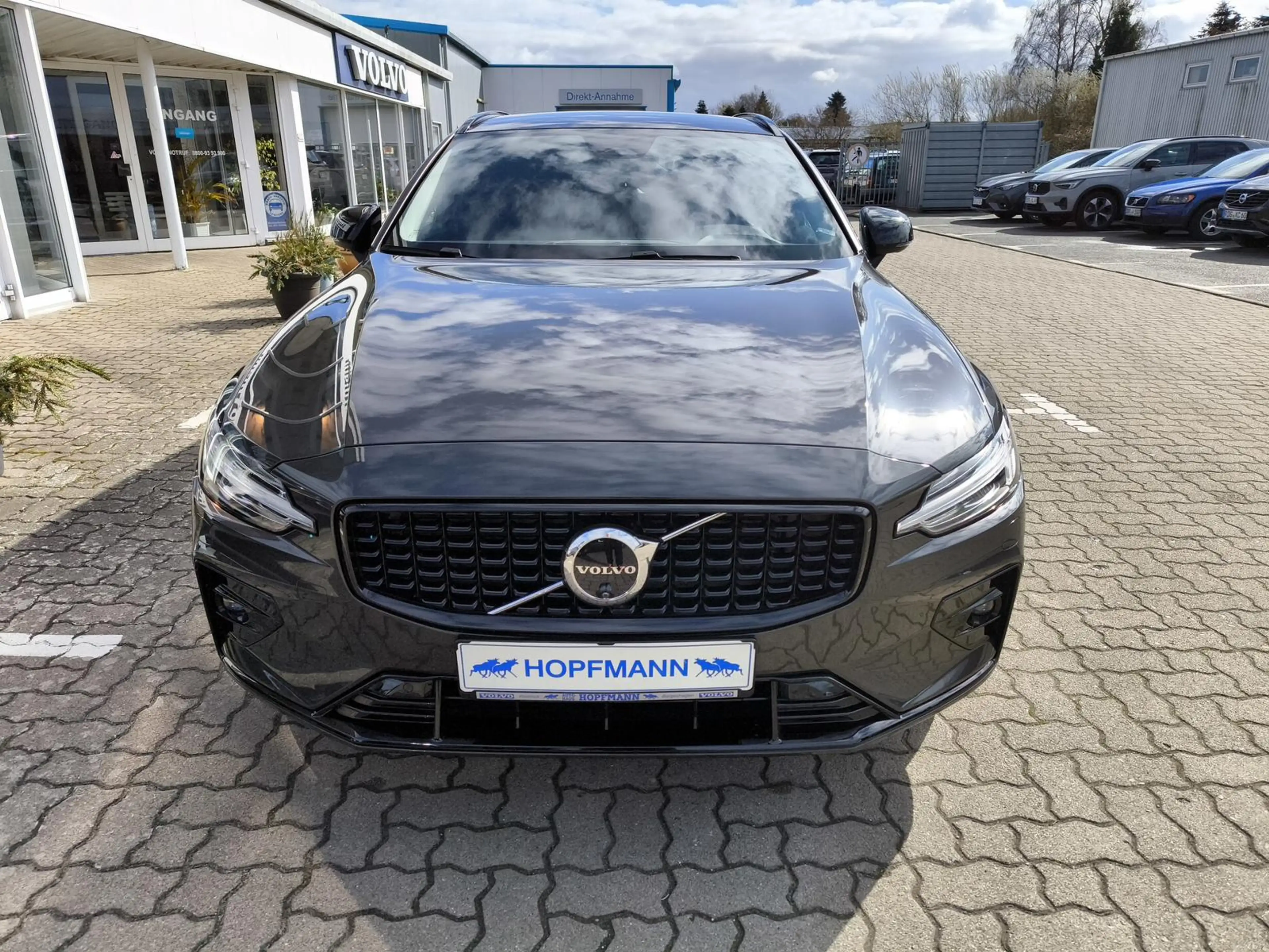 Volvo V60 B4 Benzin Plus Dark ACC / BLIS / 360° — photo 7