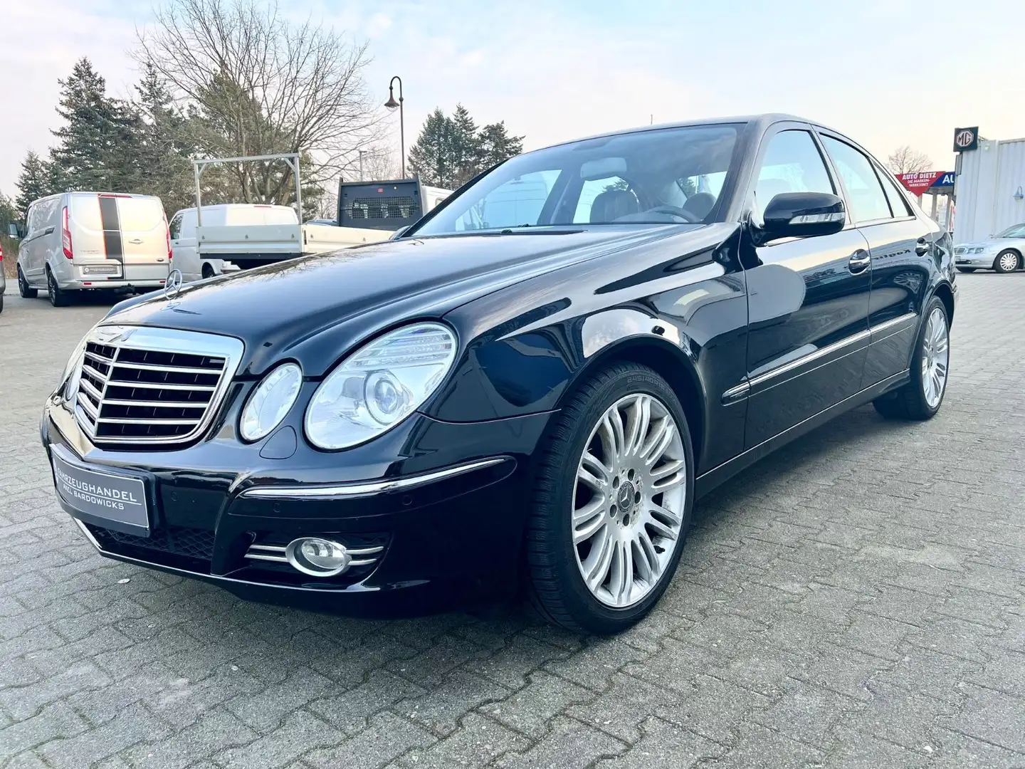Mercedes-Benz E 350 Lim. Aut. Avantgarde / Standh. / Scheckh. Schwarz - 2
