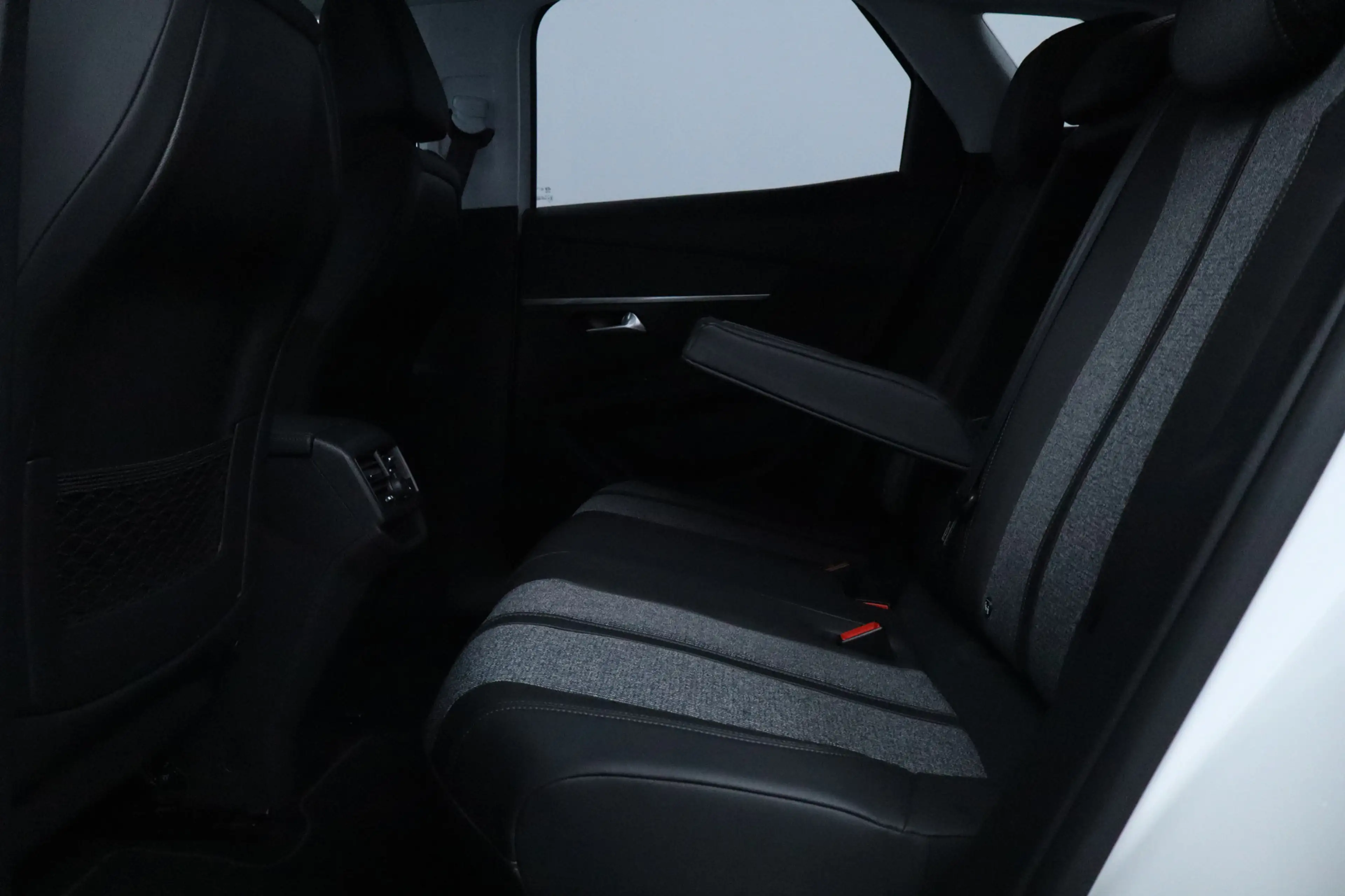 Peugeot 3008 1.2 PureTech Allure/ D-Riem verv: 95.000 Kilometer — photo 28
