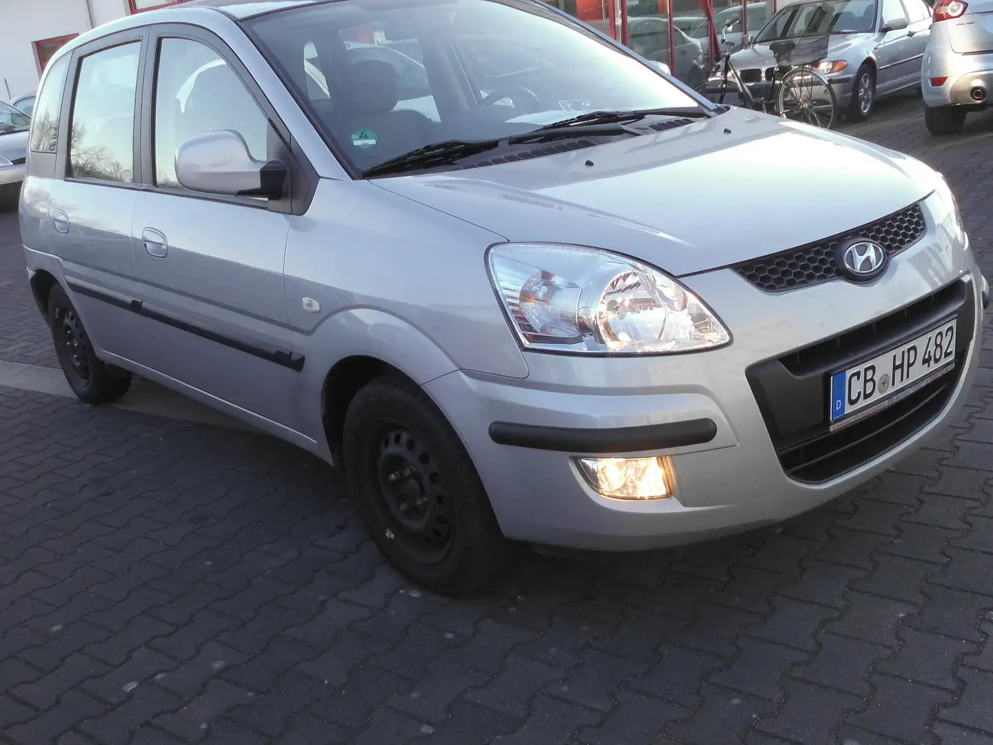 Hyundai Matrix 1.6 Classic, 2 HAND ,KLIMA ,115000 KM,KEINE,TÜV Plateado - 2