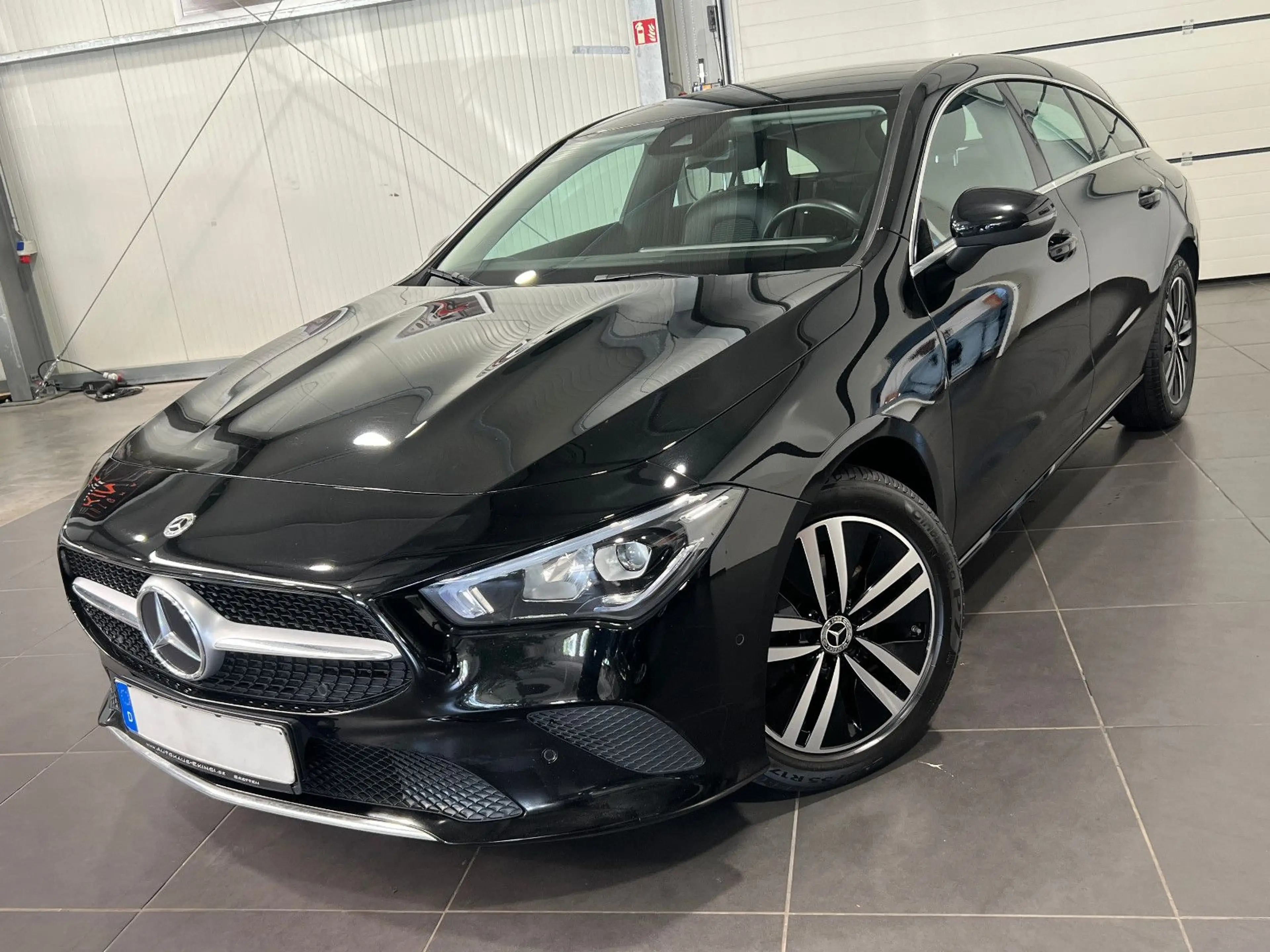 Mercedes-Benz CLA 180 CLA 180 d Shooting Brake Automatik **Navi*LED**