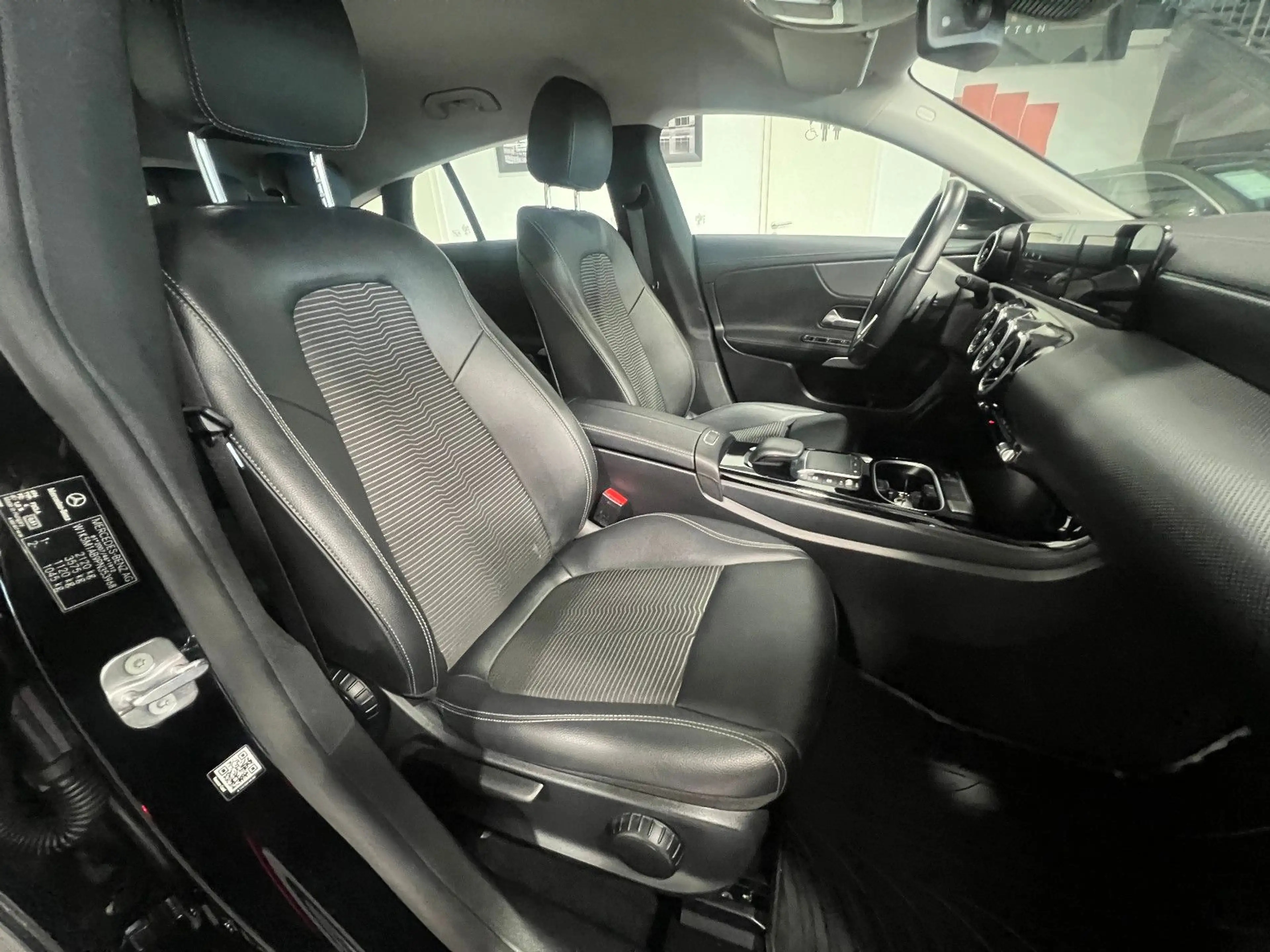 Mercedes-Benz CLA 180 CLA 180 d Shooting Brake Automatik **Navi*LED** — photo 12