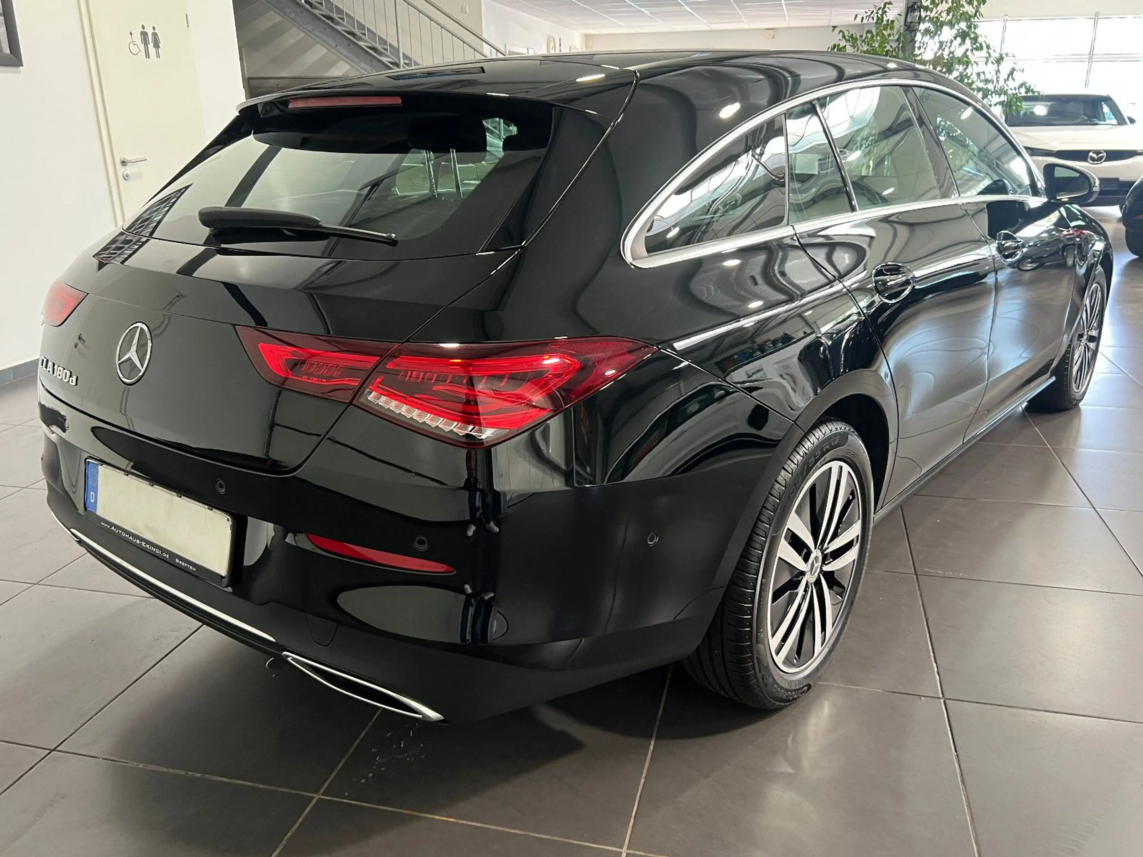 Mercedes-Benz CLA 180 CLA 180 d Shooting Brake Automatik **Navi*LED** — photo 6