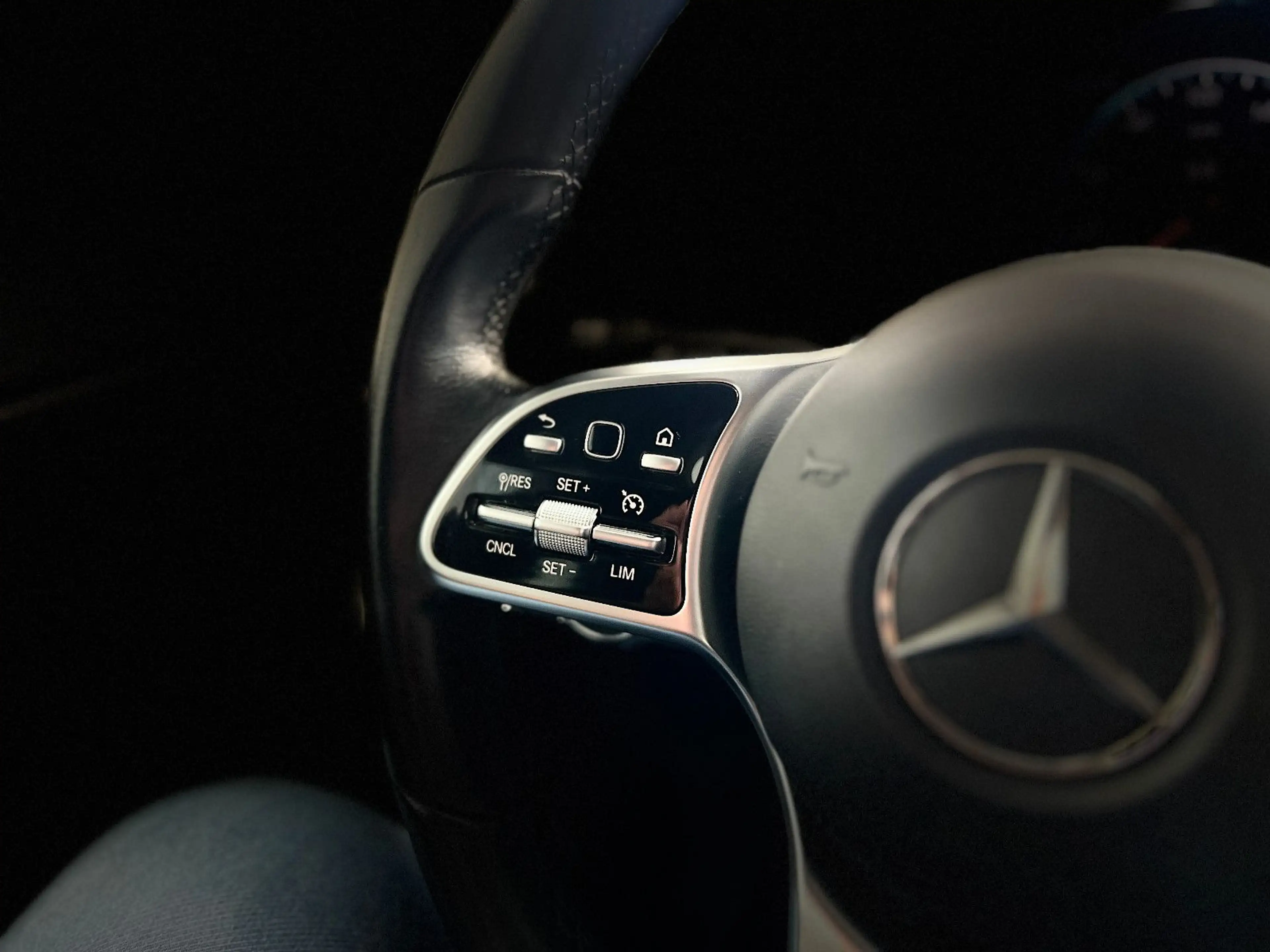 Mercedes-Benz CLA 180 CLA 180 d Shooting Brake Automatik **Navi*LED** — photo 14