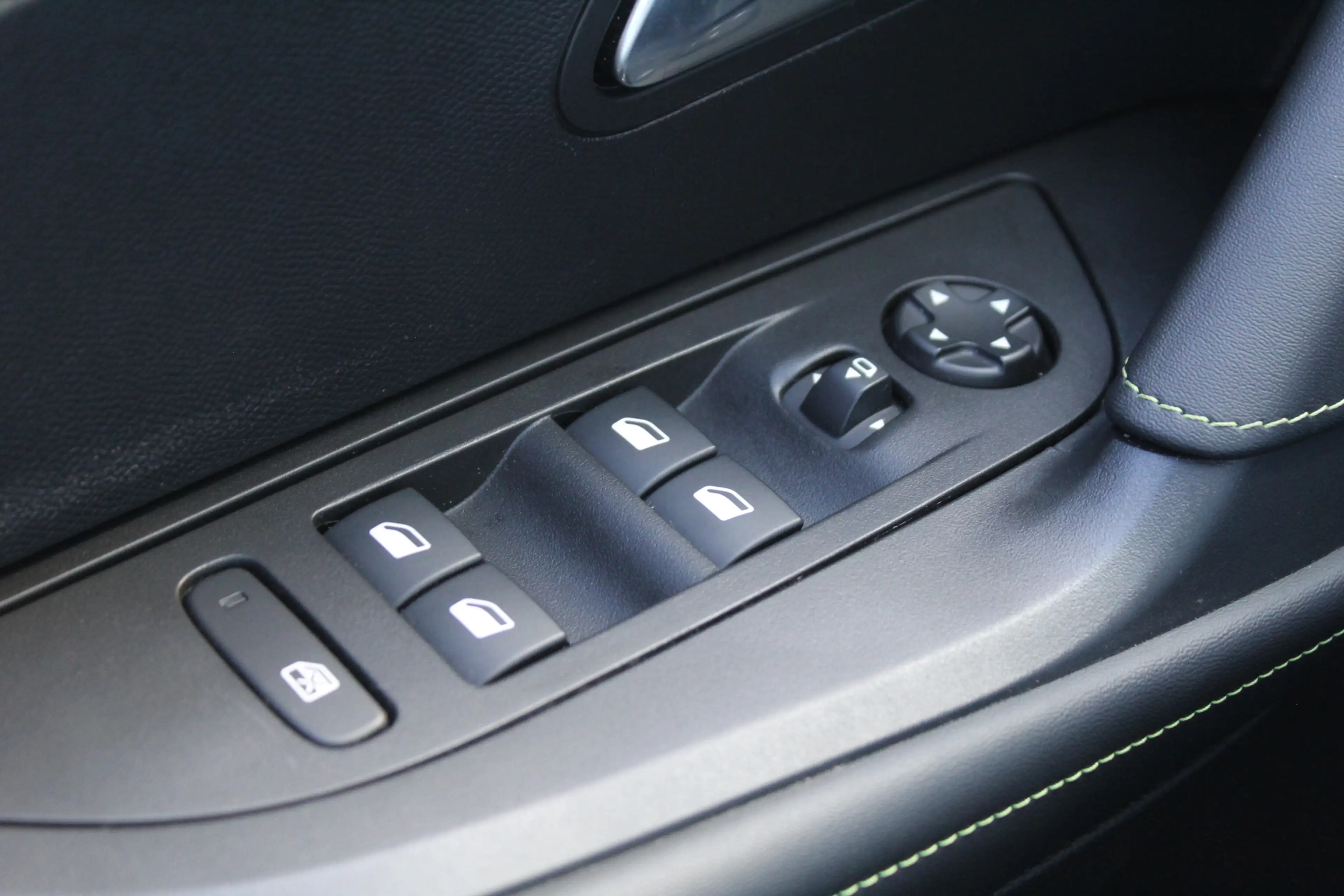 Peugeot e-2008 EV GT 50 kWh | Panoramadak | Stoelverwarming | BLI — photo 14