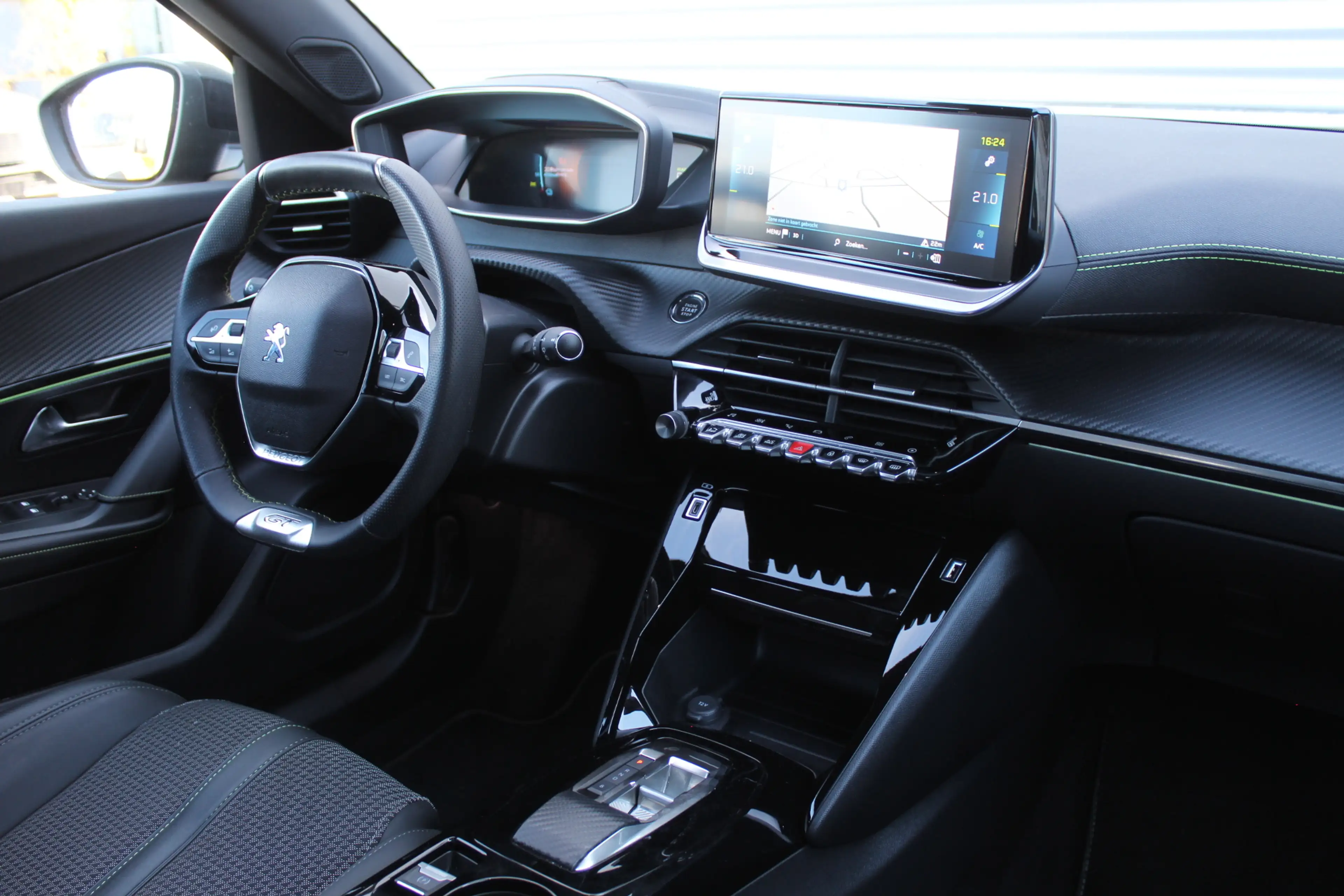 Peugeot e-2008 EV GT 50 kWh | Panoramadak | Stoelverwarming | BLI — photo 6