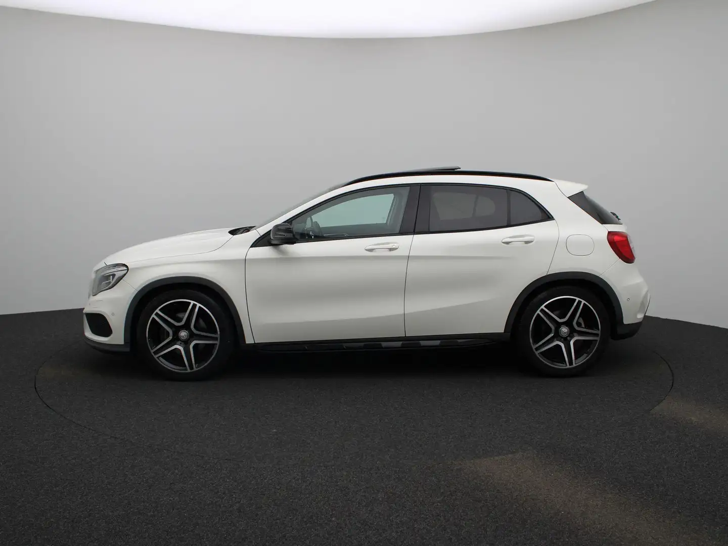Mercedes-Benz GLA 250 Edition 1 | Panoramadak | Cruise Controle | Sports Blanc - 2