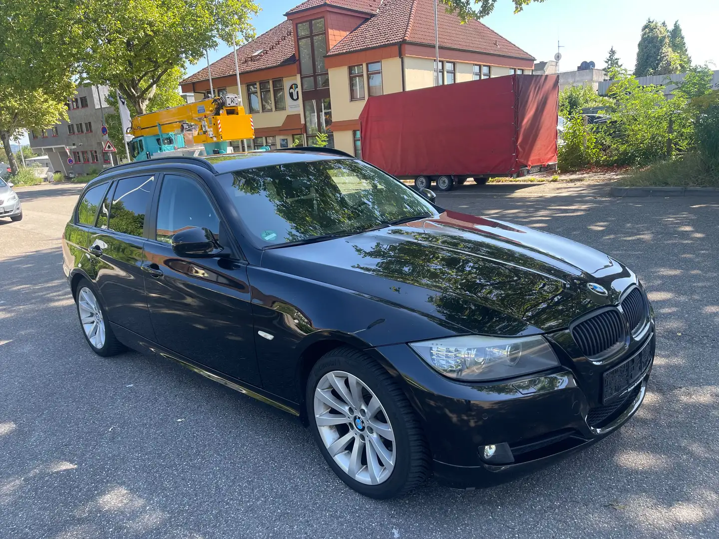 BMW 320 320i Kombi Automatik, Xenon Schwarz - 2