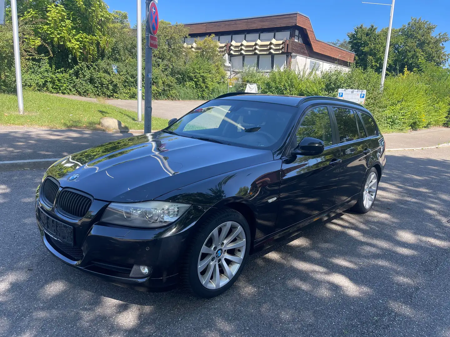 BMW 320 320i Kombi Automatik, Xenon Schwarz - 1