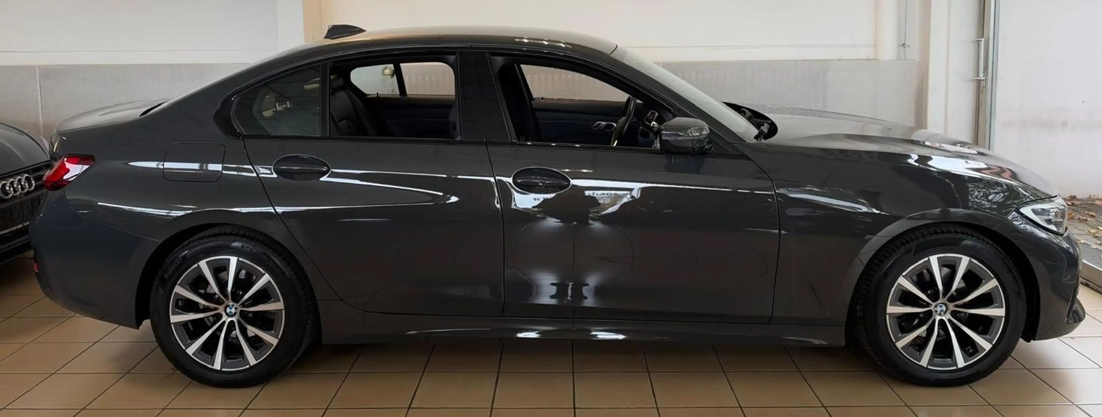 BMW 320 d Advantage 1.Hand LED Digital Key-Go CarPlay PDC — photo 2