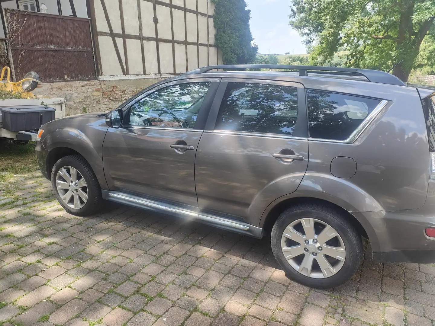 Mitsubishi Outlander XTRA 2WD Braun - 1