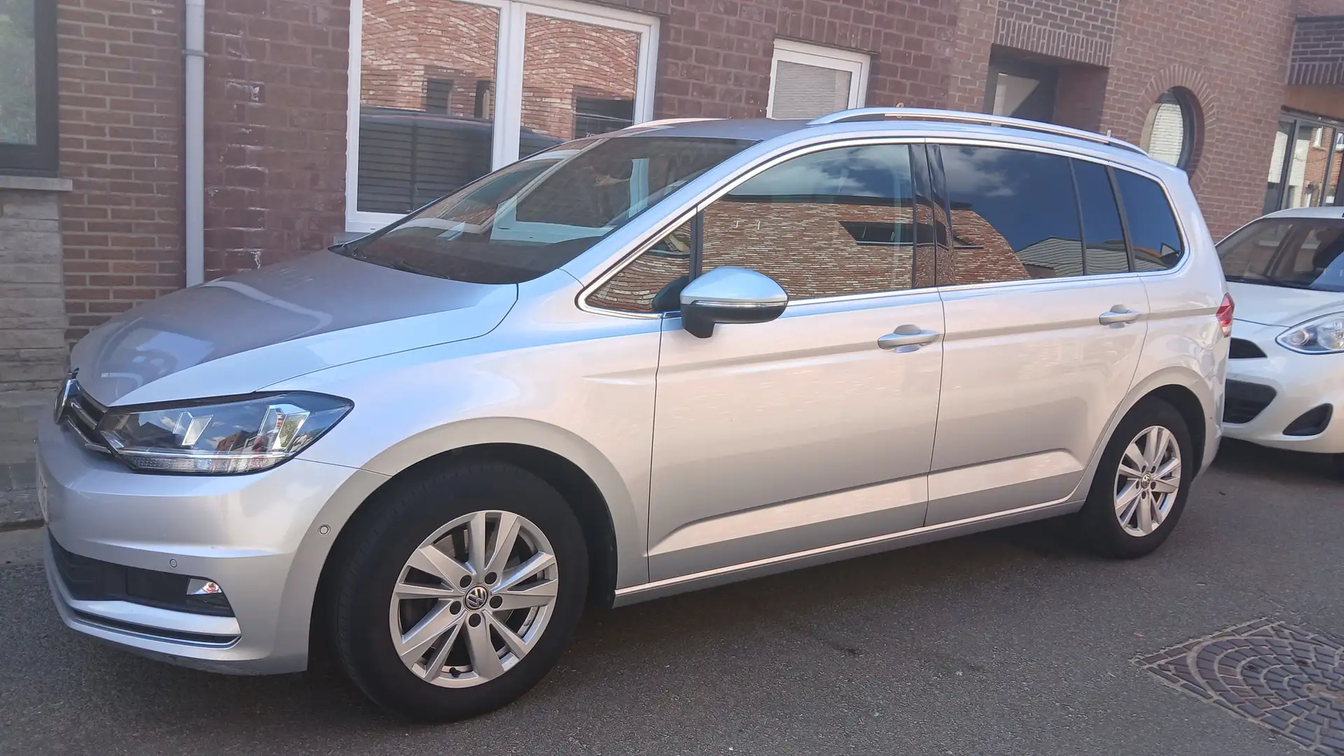 Volkswagen Touran Touran 2.0 TDI SCR UNITED Zilver - 1