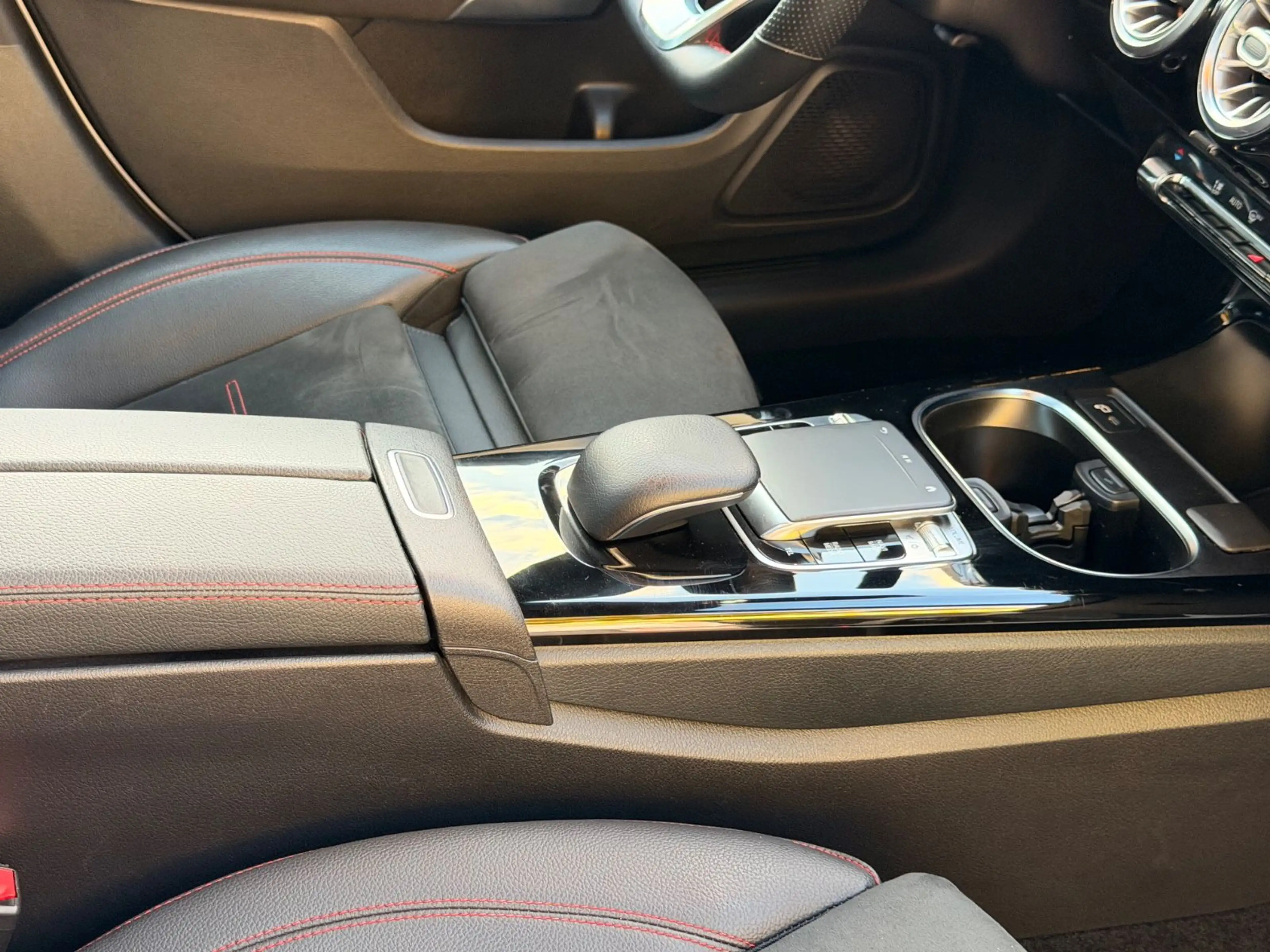 Mercedes-Benz CLA 220 AMG Pano,Automatik,Navi,Alcantara,LED — photo 15