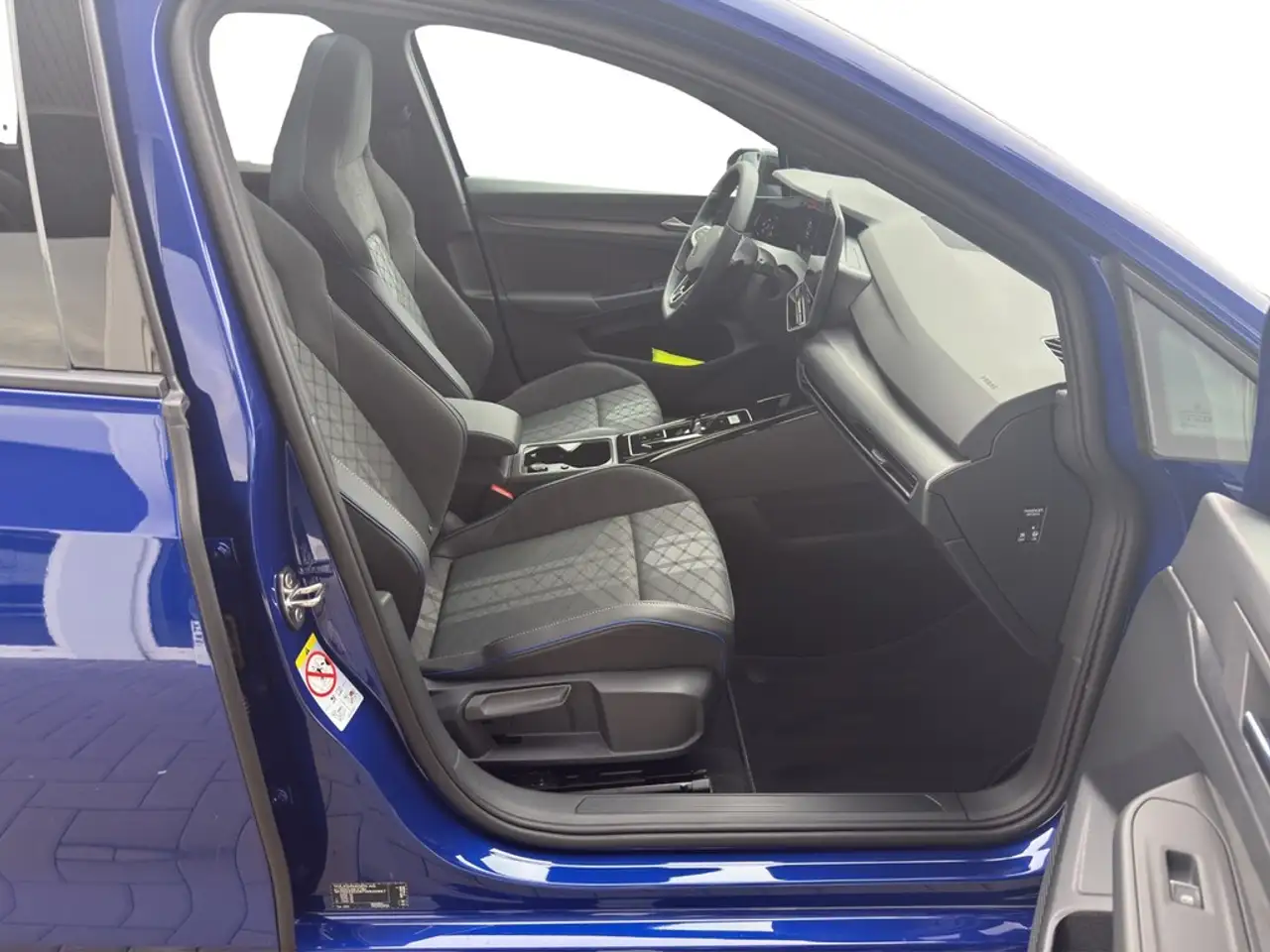 Volkswagen Golf VIII Variant 2.0 TDI DSG R-Line AHK*PANO*HUD*IQ... 10