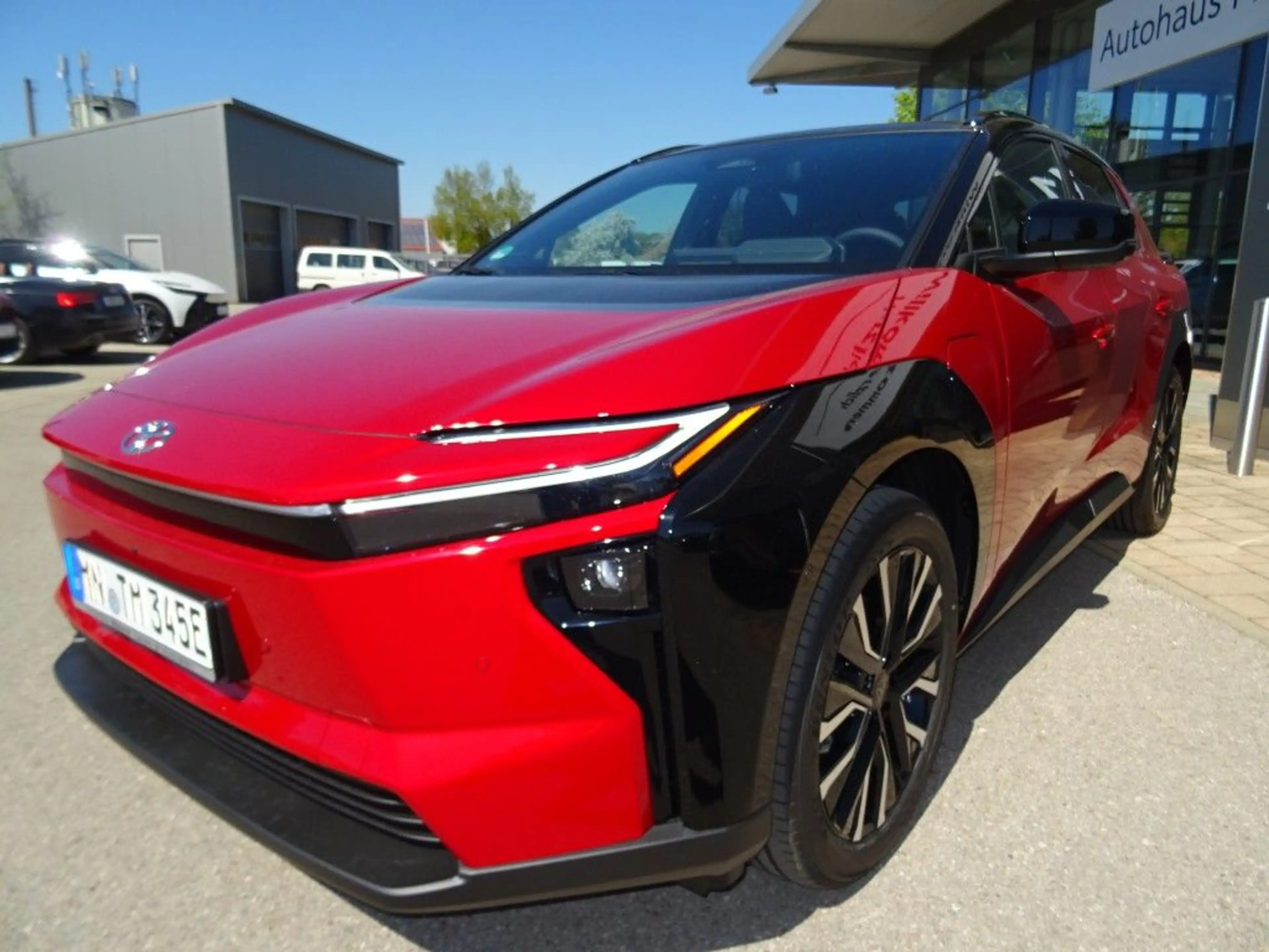 Toyota bZ4X AWD Lounge + Sky & Sound Voll — photo 3