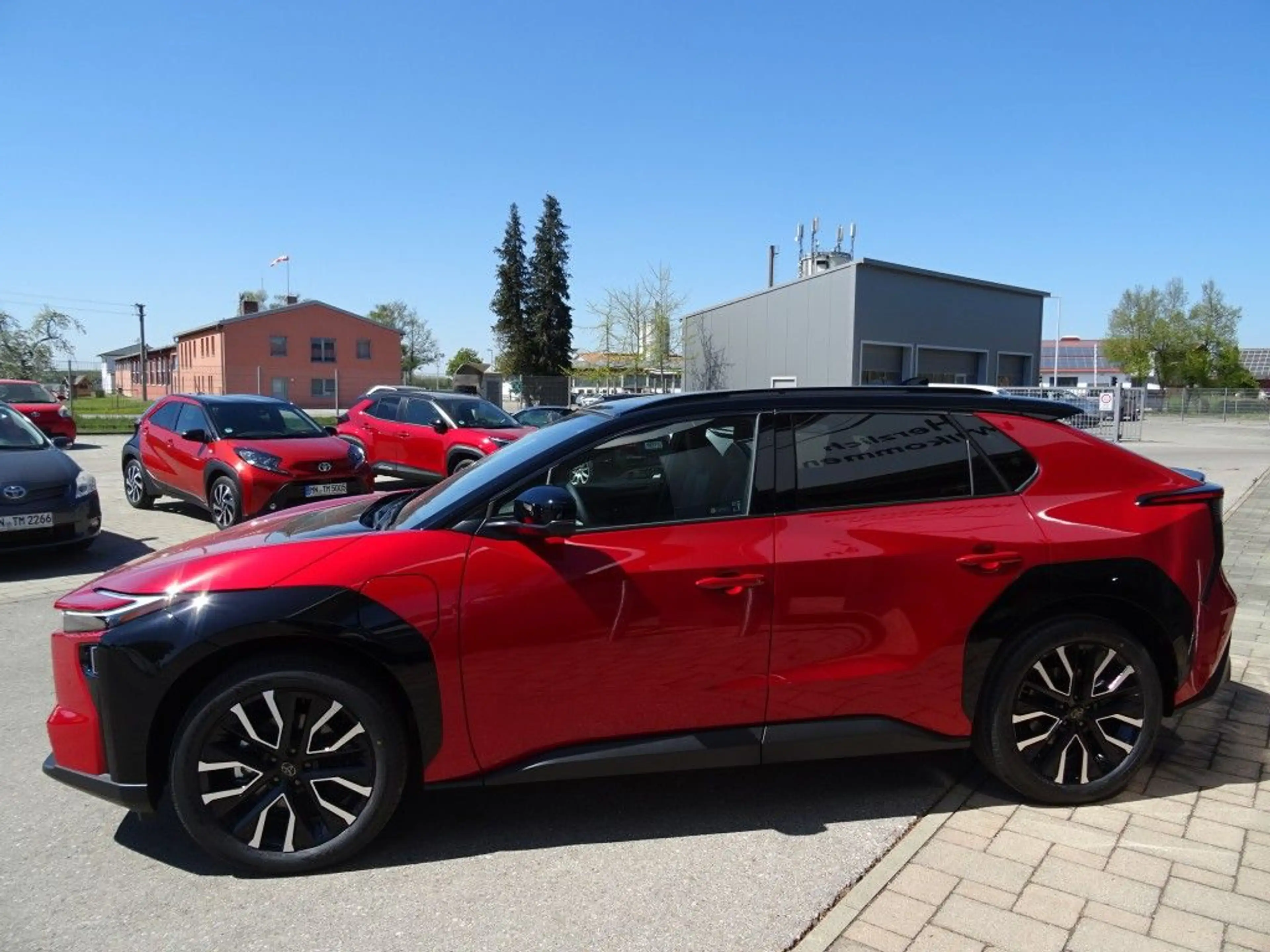 Toyota bZ4X AWD Lounge + Sky & Sound Voll — photo 4