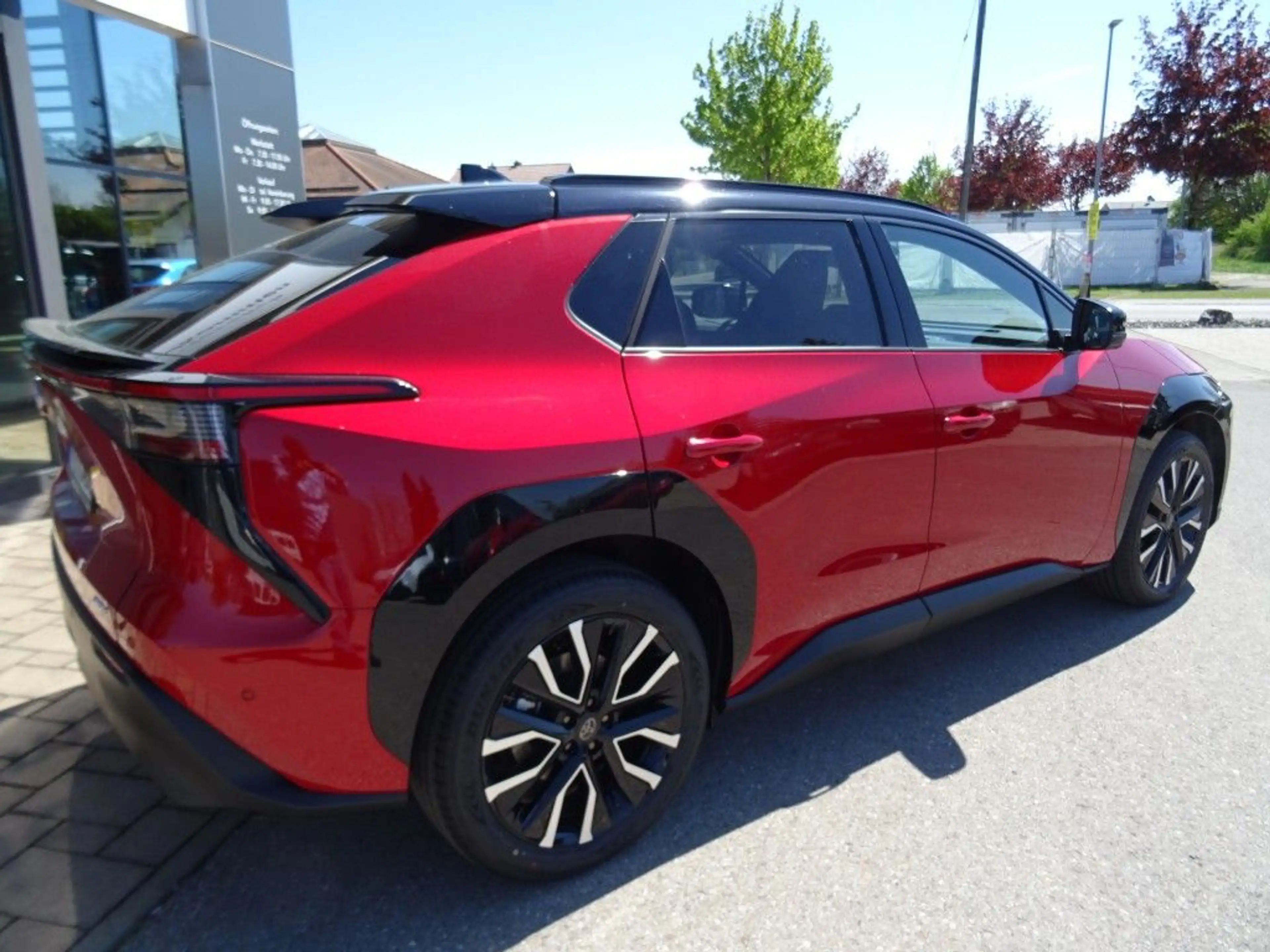Toyota bZ4X AWD Lounge + Sky & Sound Voll — photo 7