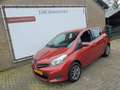 Toyota Yaris 1.0 VVT-i Aspiration Rood - thumbnail 2