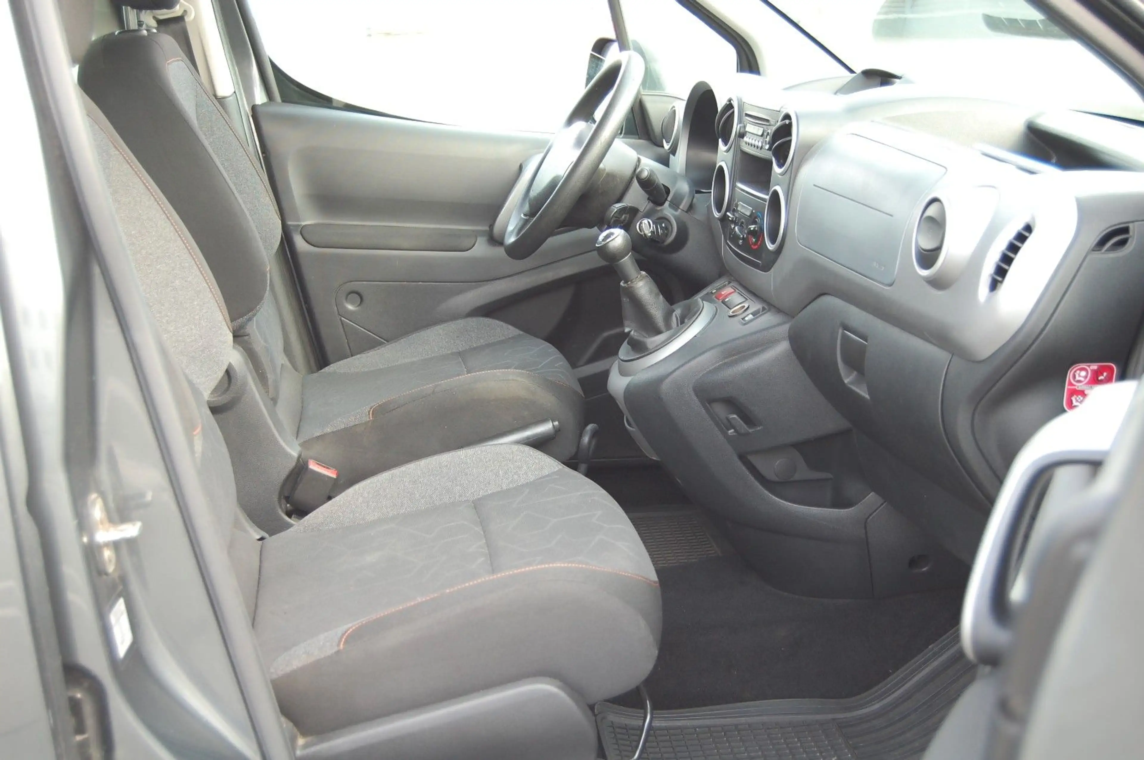 Peugeot Partner 1.2-PureTech,110PS,Klima,Zahnriem neu — photo 15