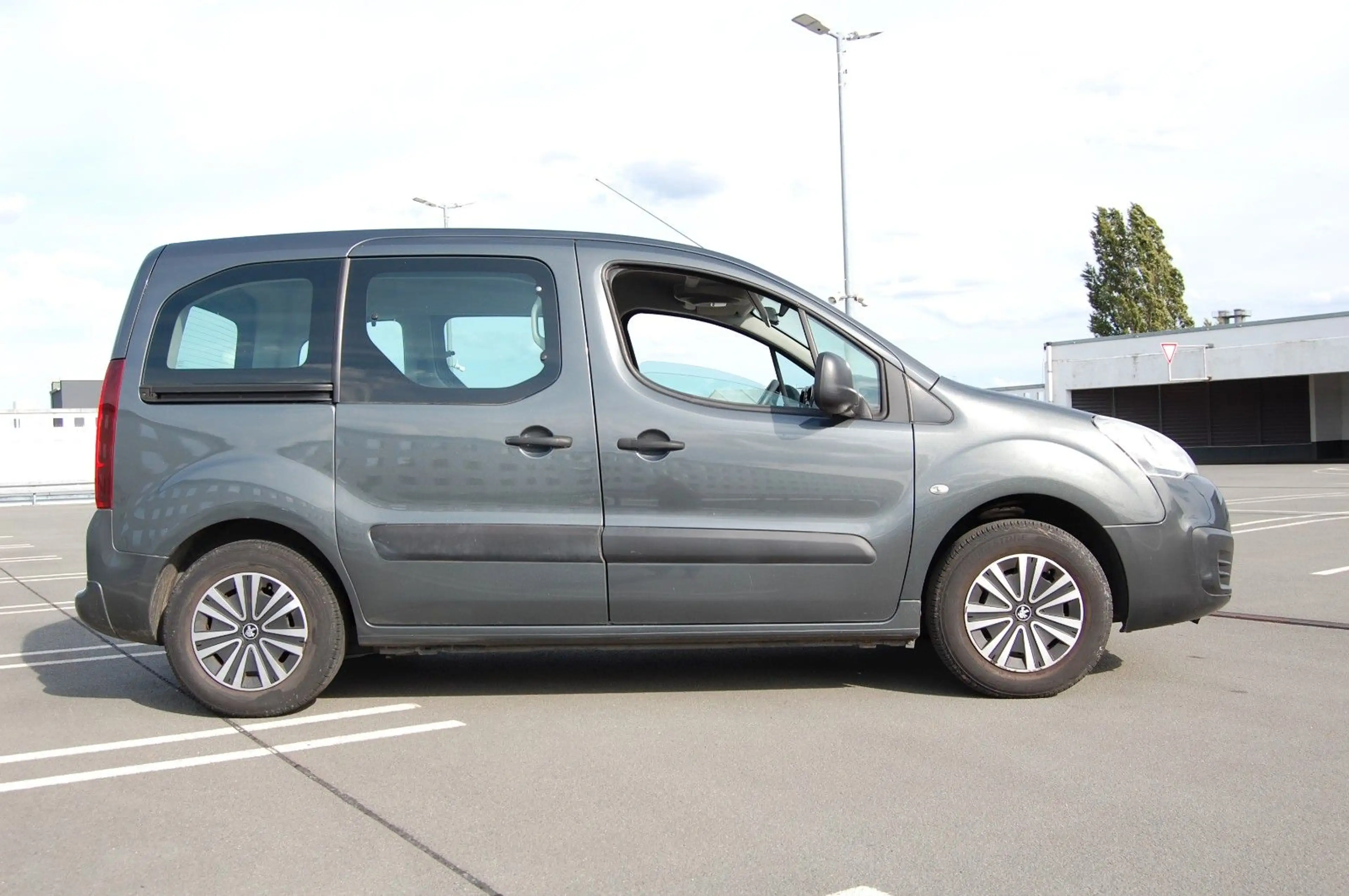 Peugeot Partner 1.2-PureTech,110PS,Klima,Zahnriem neu — photo 8