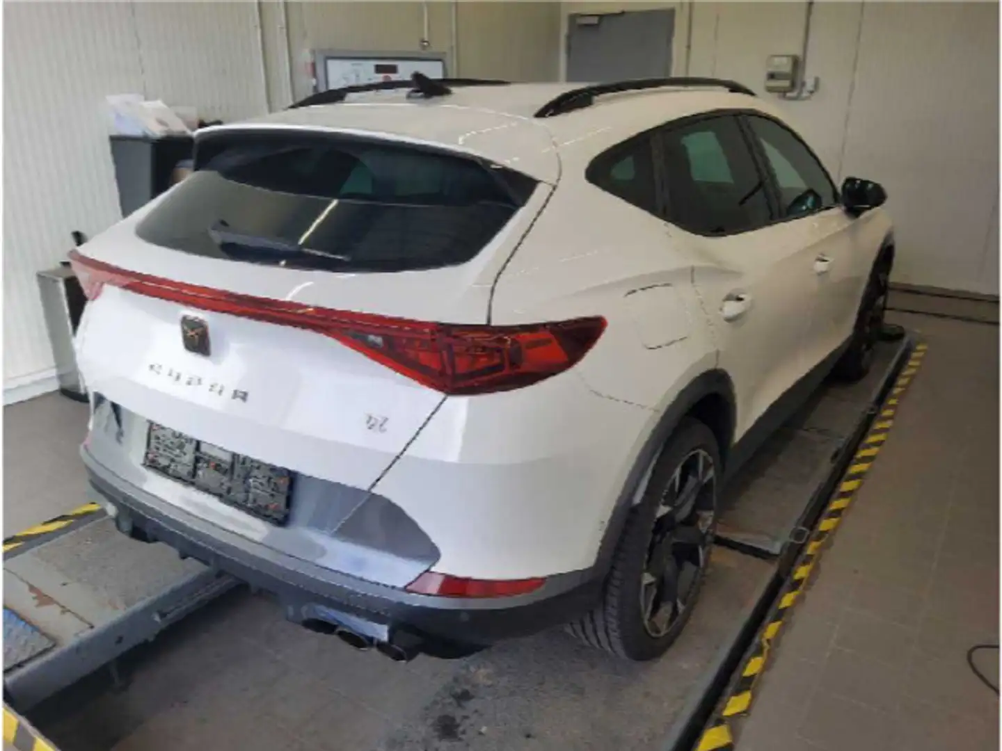 CUPRA Formentor VZ 2.0 TSI DSG LED NAVI AHK SHZ RFK Weiß - 2