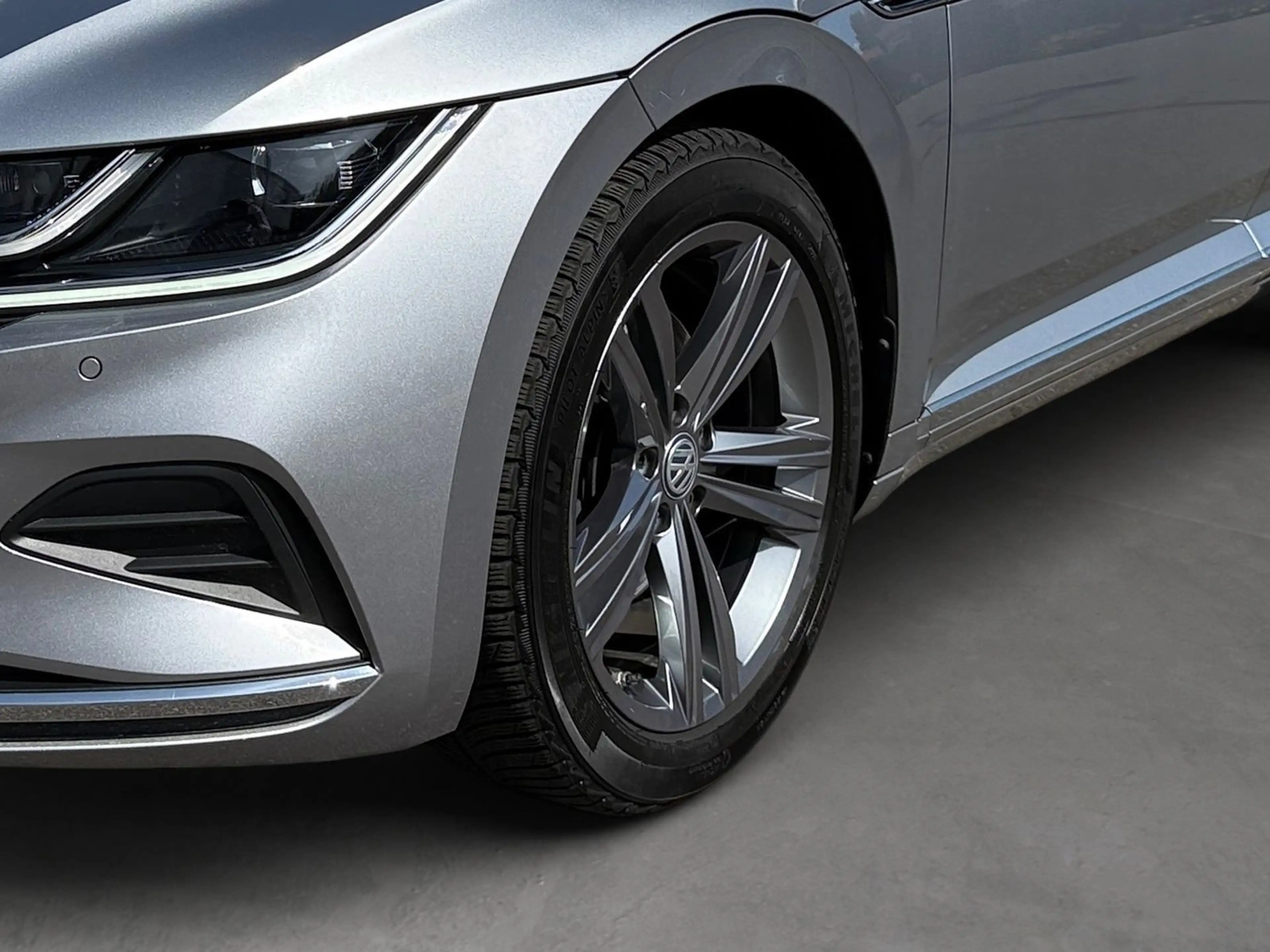 Volkswagen Arteon 2.0 TDI R-Line DSG Navi LED ACC AHK 360° — photo 8