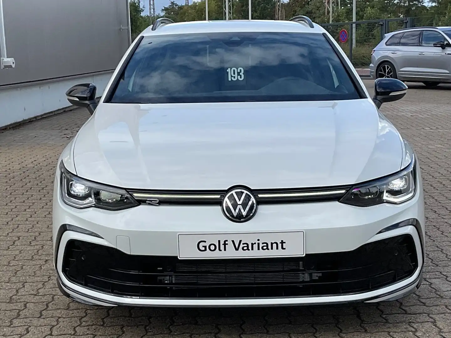Volkswagen Golf Variant Golf VIII Var. 2.0 TSI DSG R-Line AHK Navi ACC Wit - 2