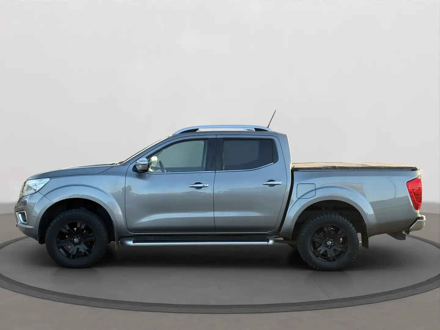 Nissan Navara Tekna Double Cab 4x4 Keyless Go Leder AHK 1.Hand Grau - 2