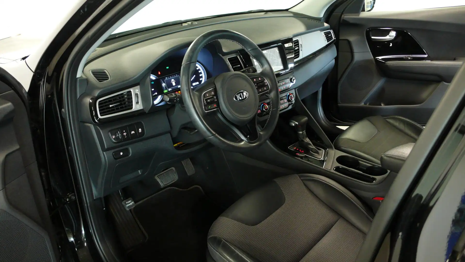 Kia Niro 1.6 GDi Hybrid DynamicLine 8.896 KM | 1e eigenaar Negro - 2