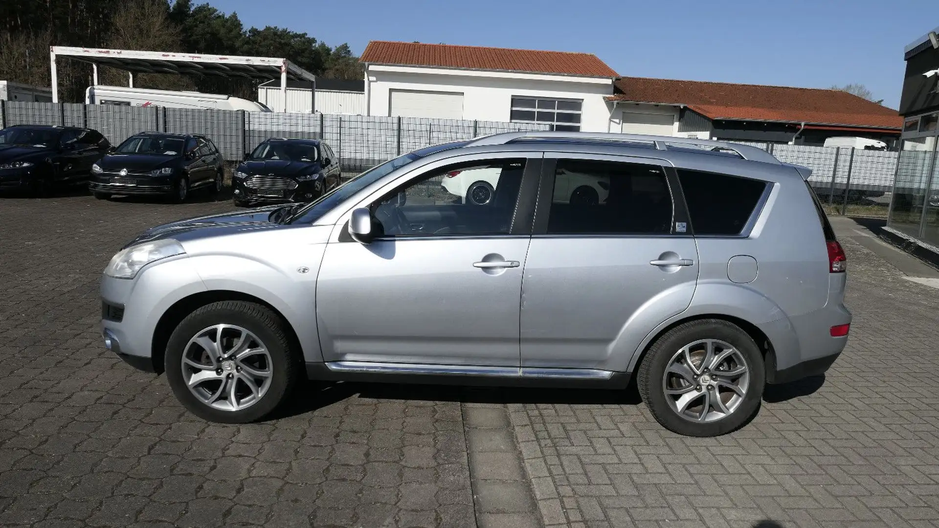 Citroen C-Crosser Exclusive 4x4/7-Sitze/Xenon/Navi/AHK Grau - 2