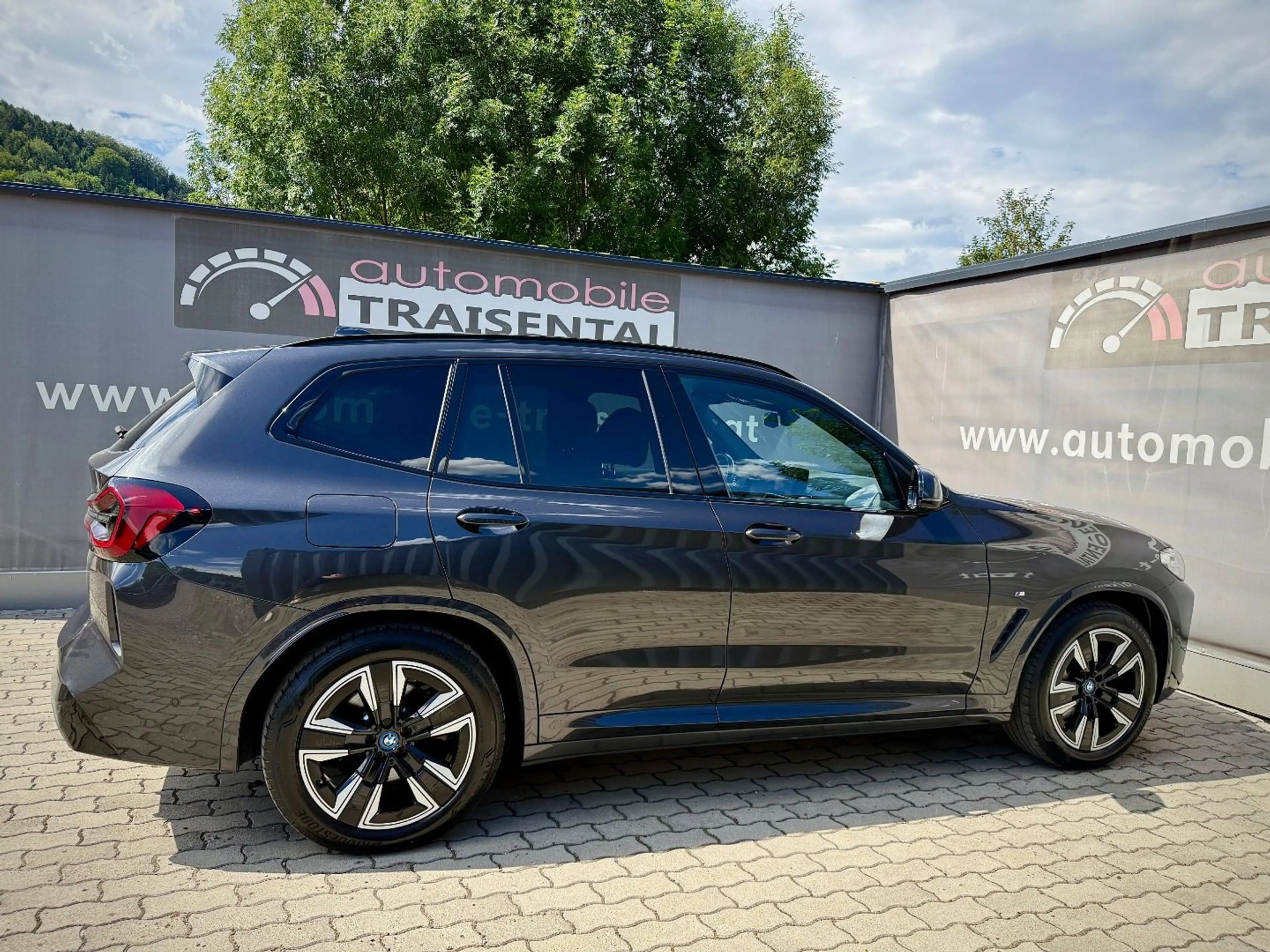 BMW iX3 73,8kWh M-Sport /Panorama/LED/AHV/Kamera — photo 11