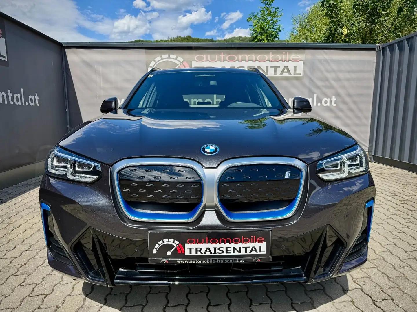 BMW iX3 73,8kWh M-Sport /Panorama/LED/AHV/Kamera Grau - 2