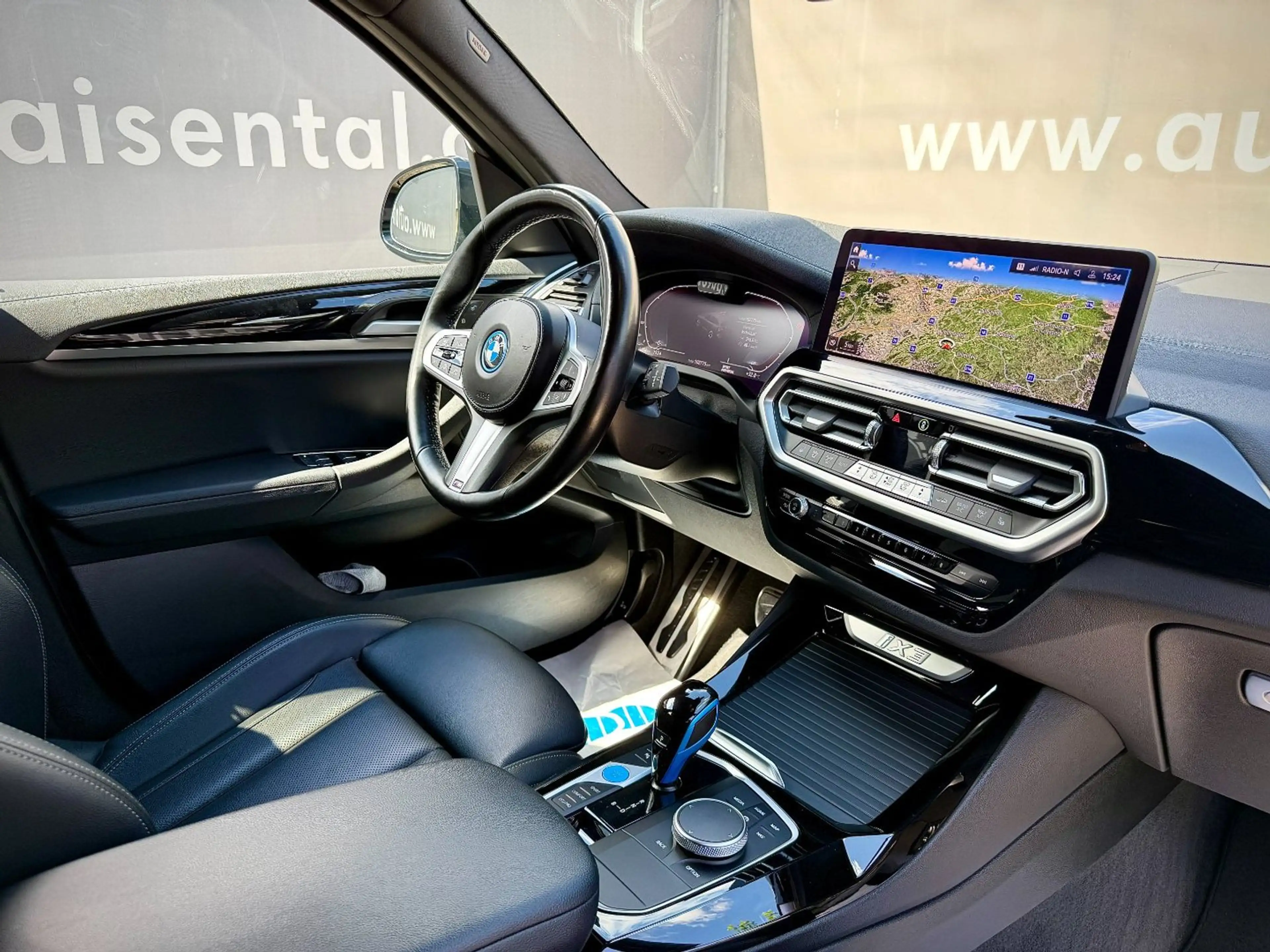 BMW iX3 73,8kWh M-Sport /Panorama/LED/AHV/Kamera — photo 15
