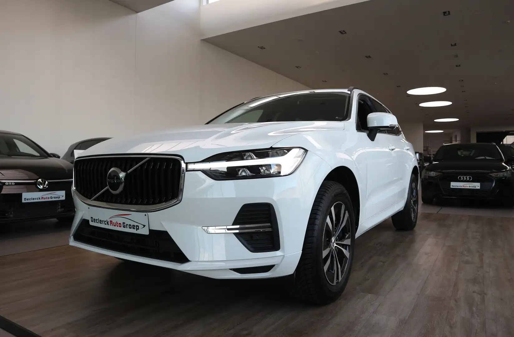 Volvo XC60 2.0 B4 *MOMENTUM PRO*VELE OPTIES*TOPAANBOD !!! ! Wit - 1